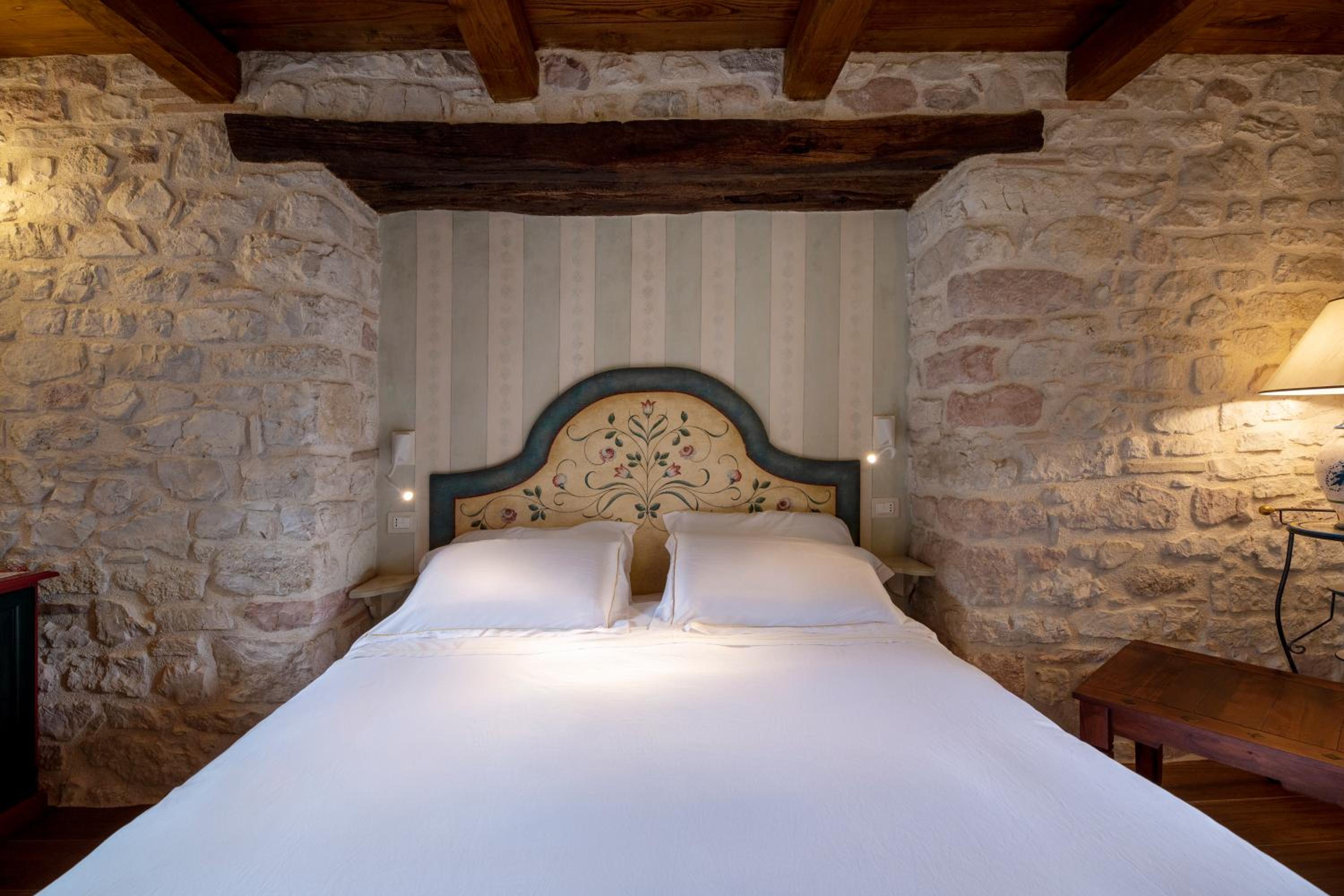 Deluxe King Room - Photo 4