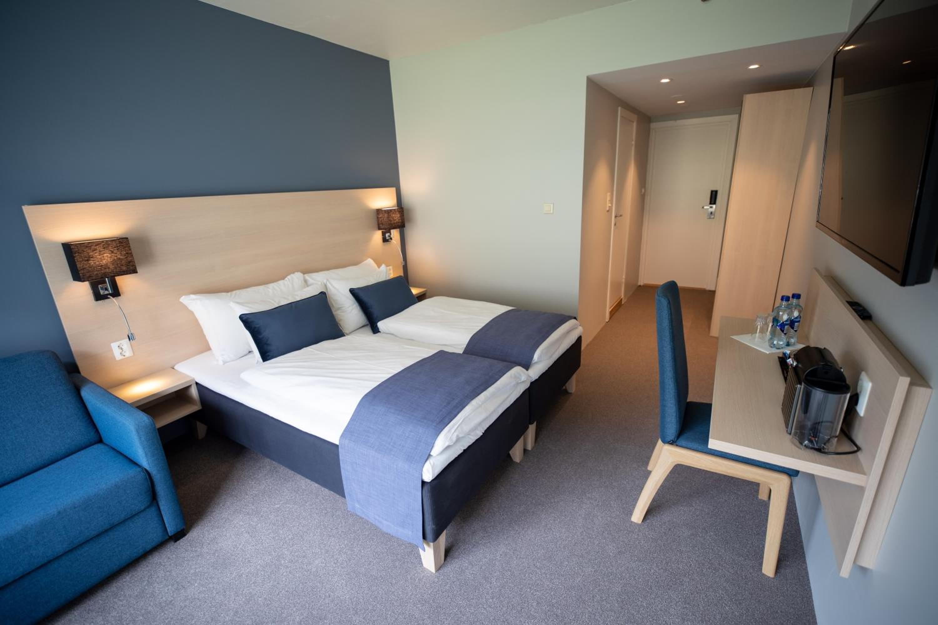 Deluxe Double Room with Balcony and Sea View - Photo 9