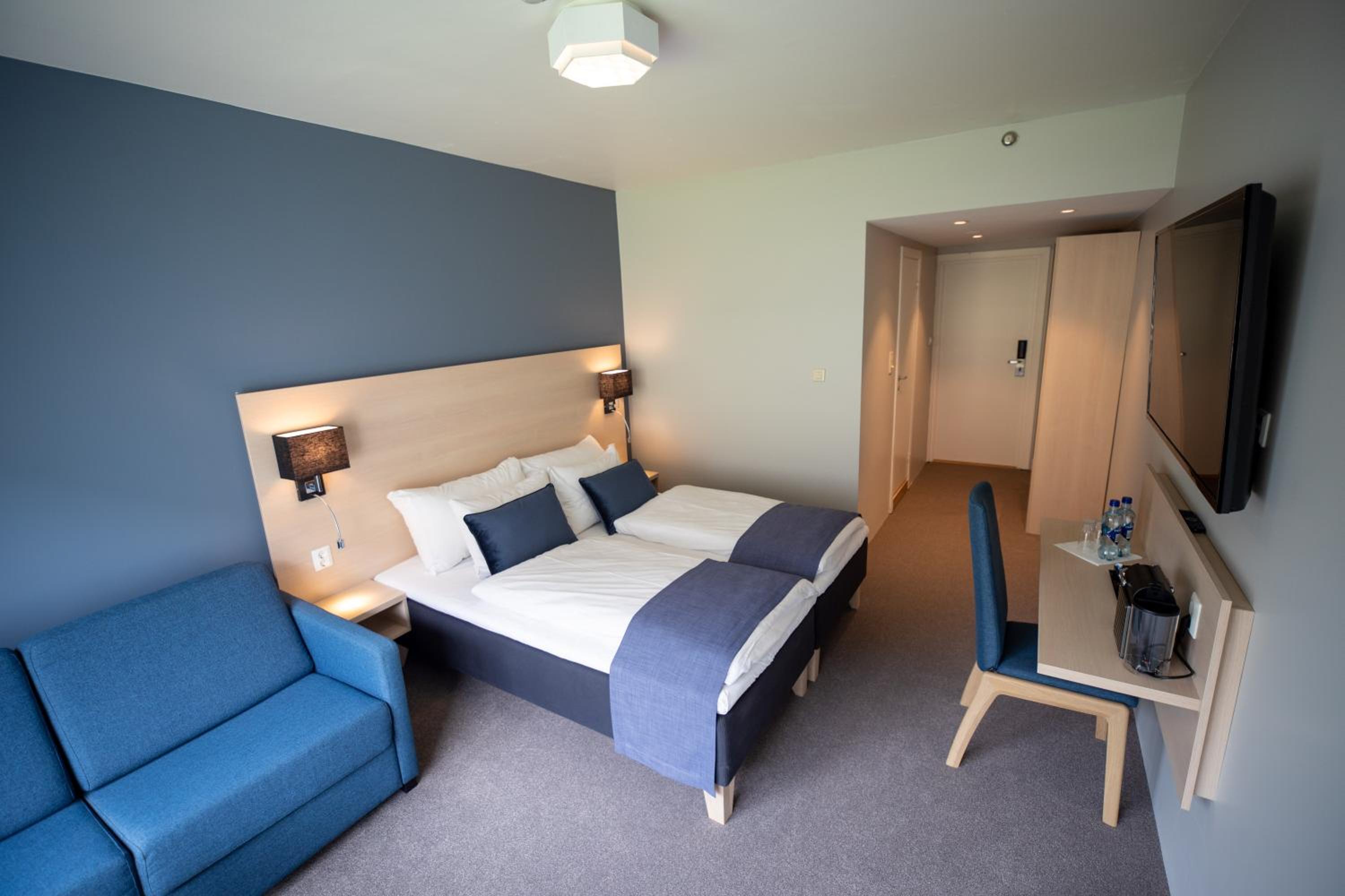 Deluxe Double Room with Balcony and Sea View - Photo 4