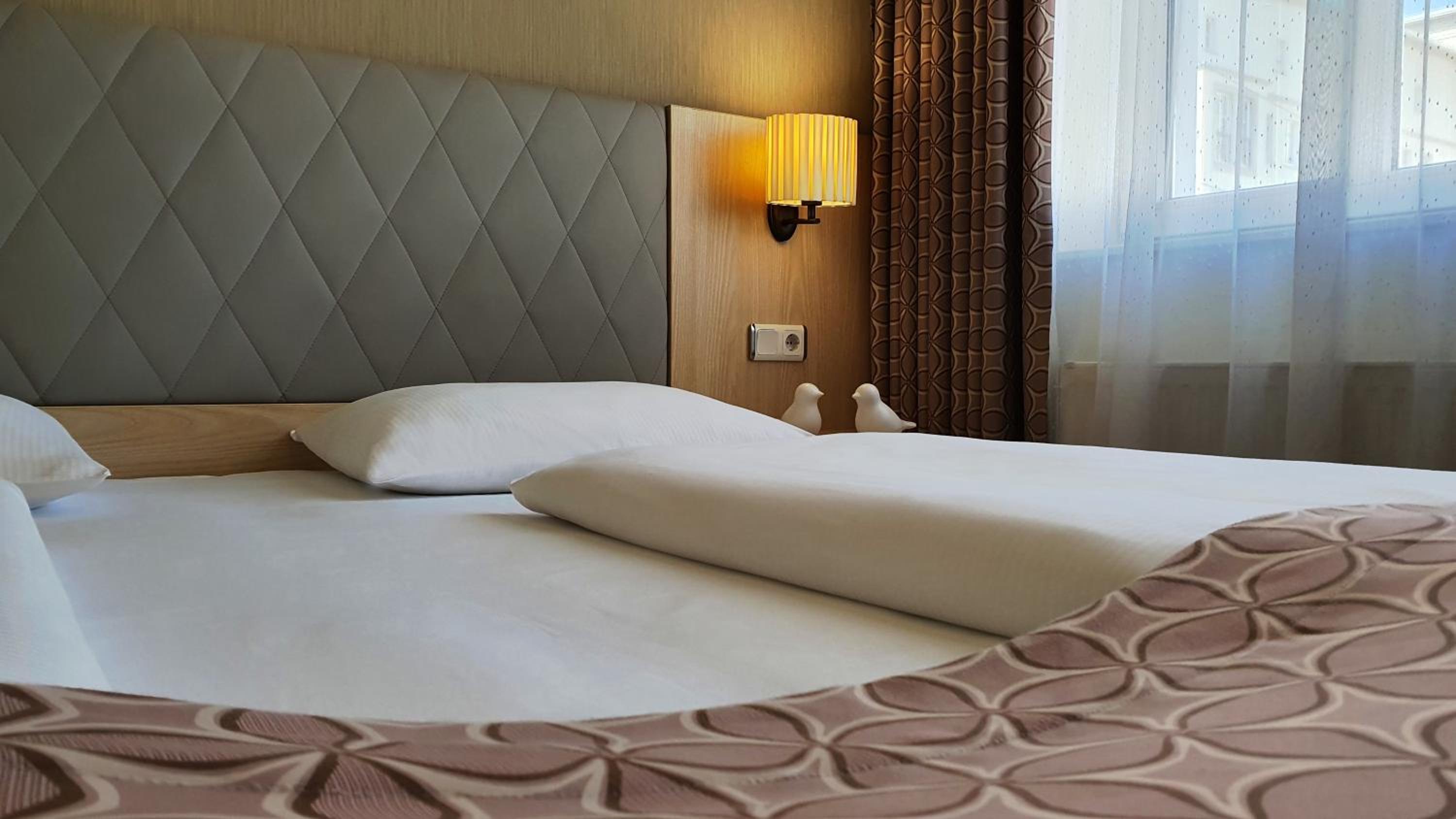 Standard Double Room - Photo 12