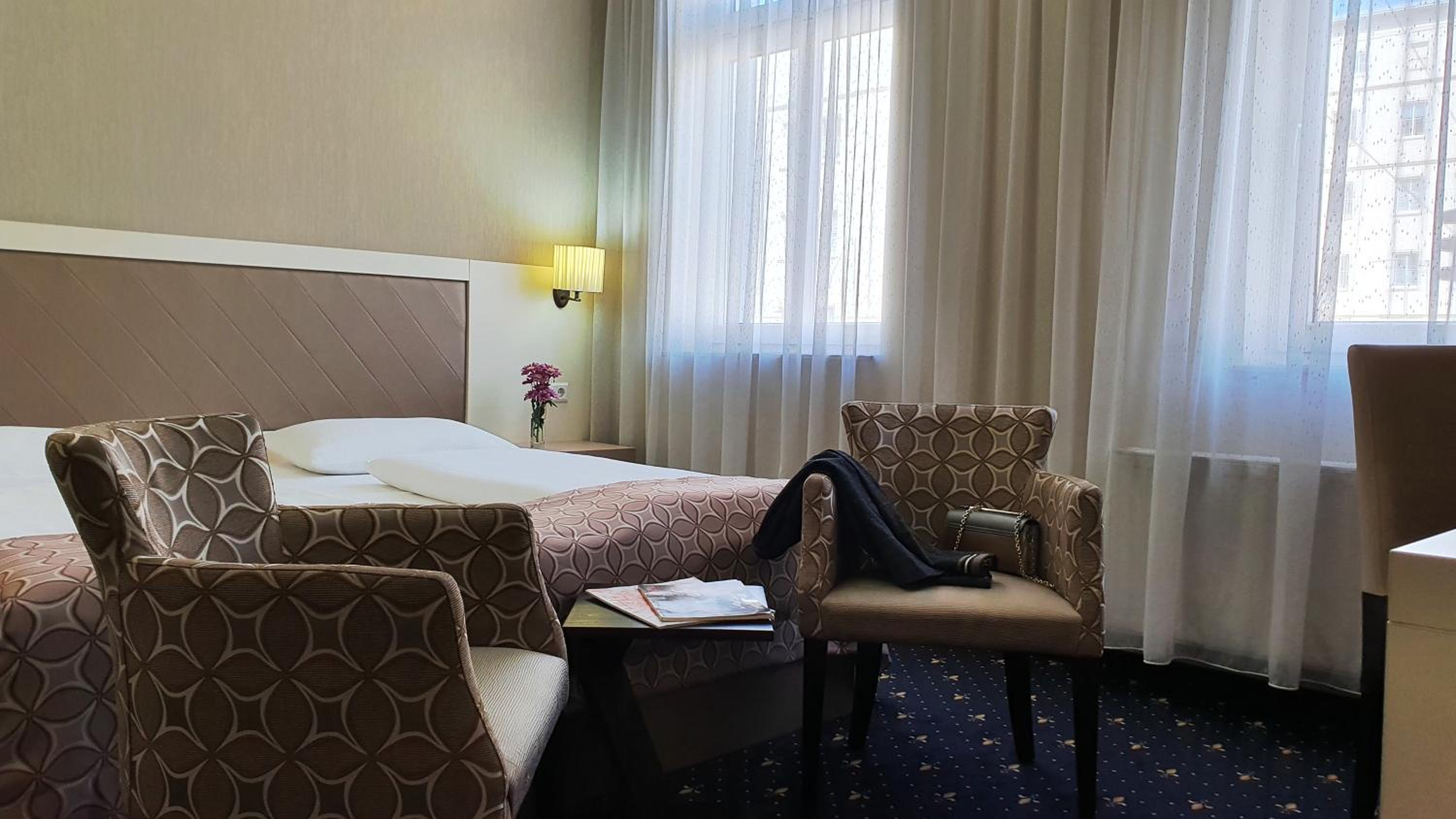 Standard Double Room - Photo 15
