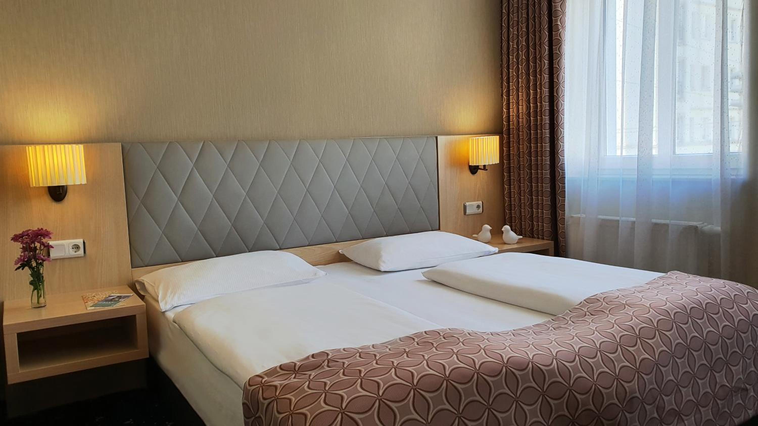 Standard Double Room - Photo 14