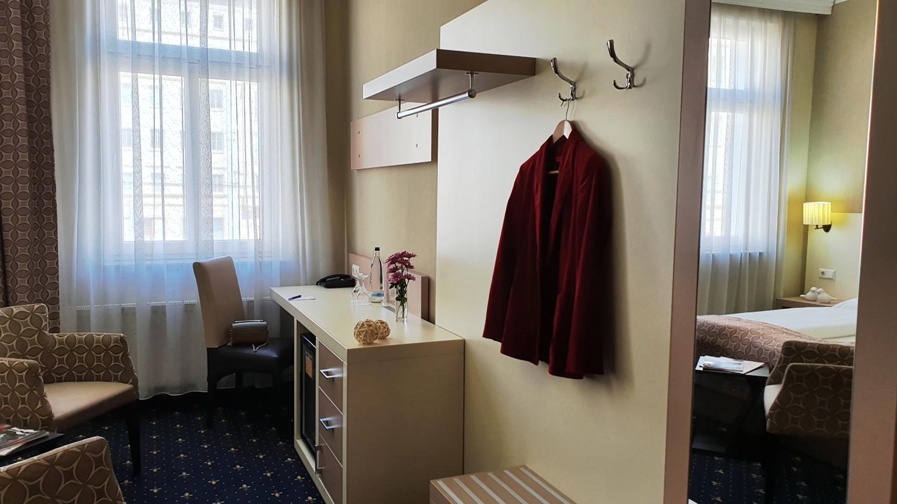 Standard Double Room - Photo 16