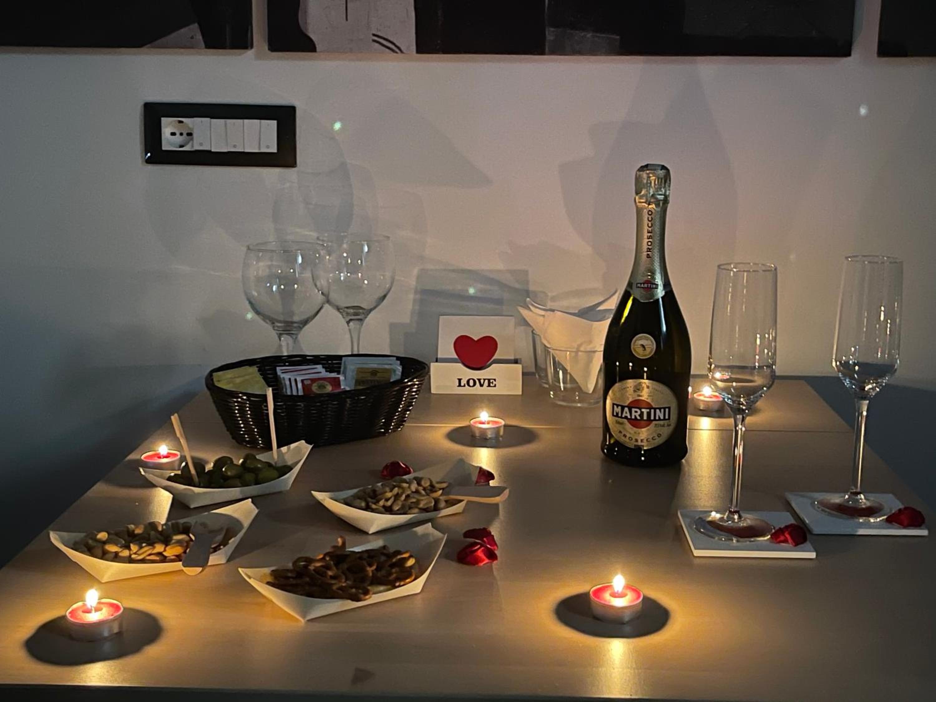 Suite with Spa Access - Photo 14