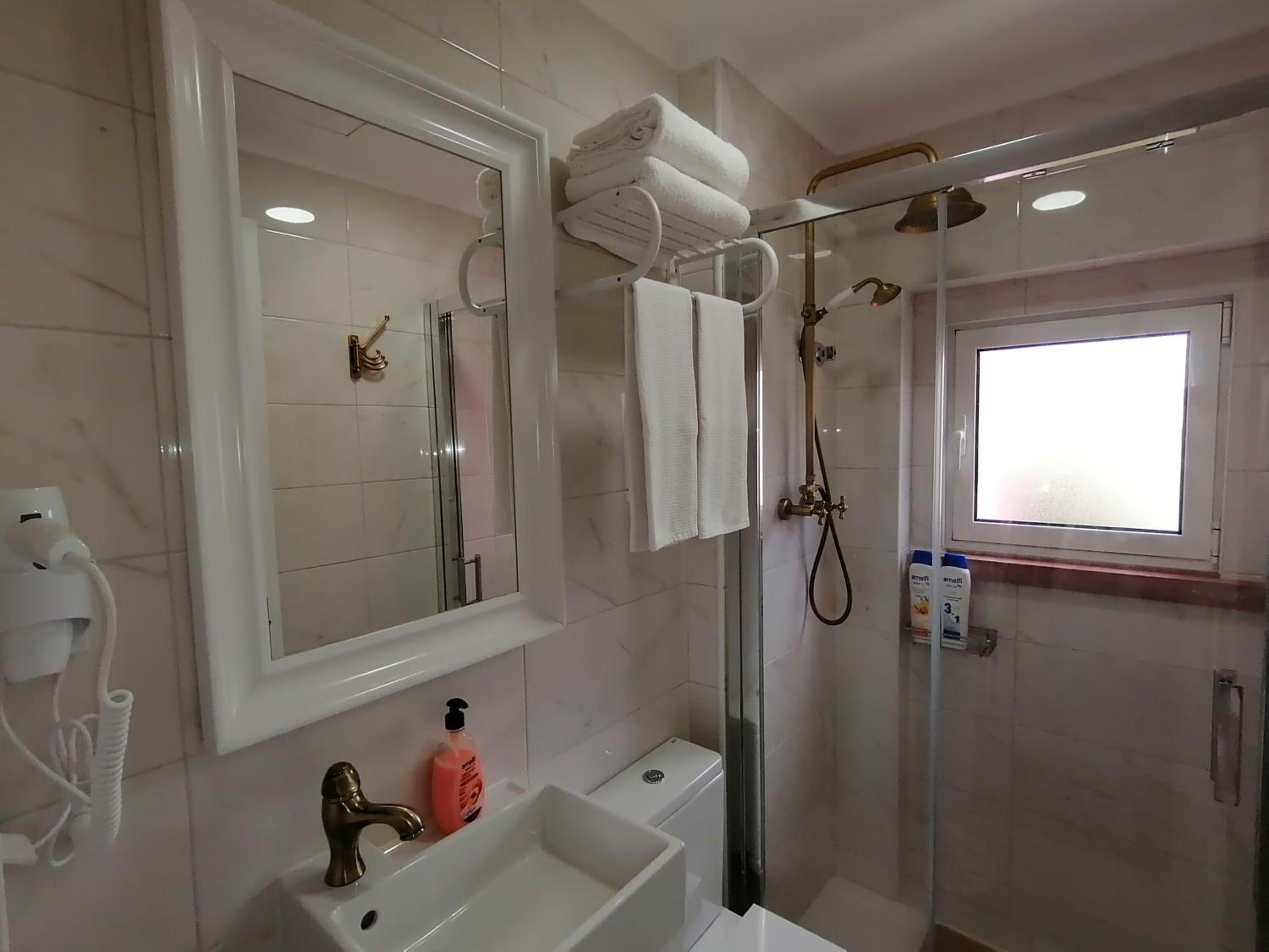 Family Suite - Photo 7