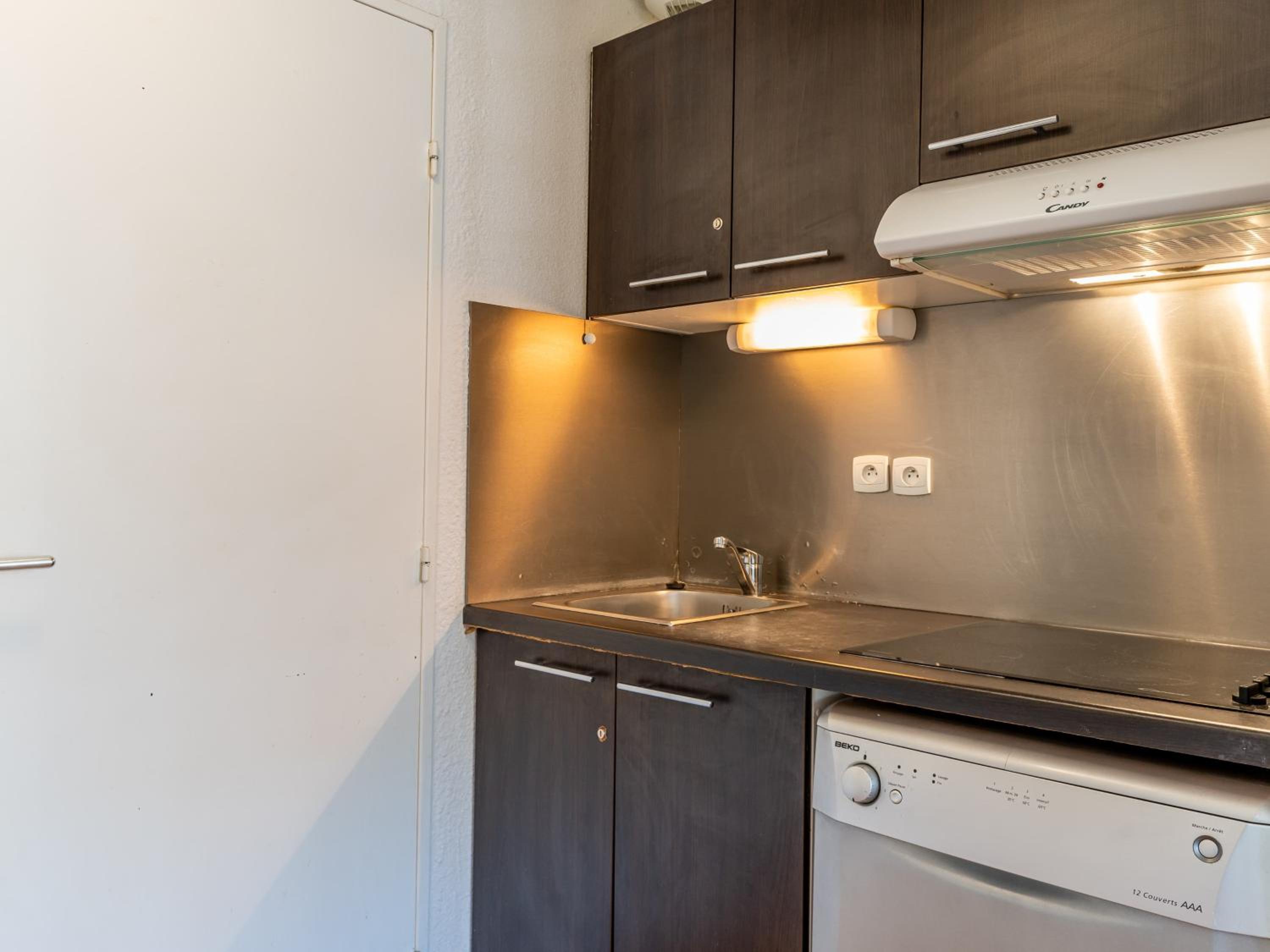 One-Bedroom Apartment photo 2