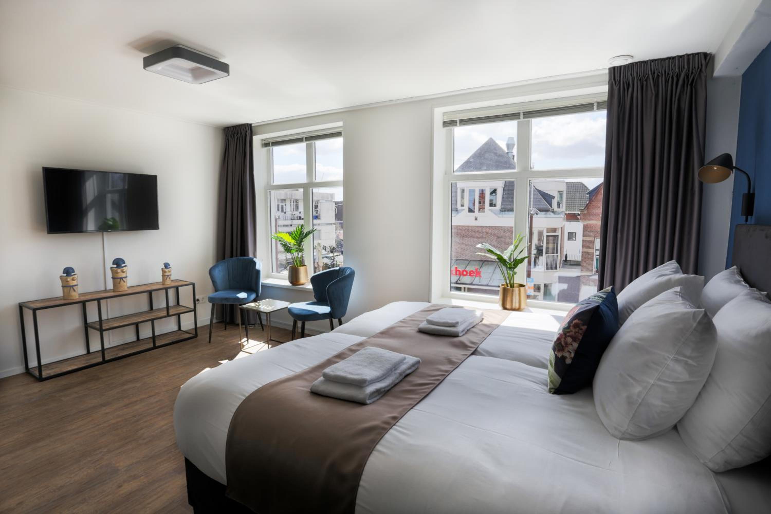 Twin Room with View - Photo 3