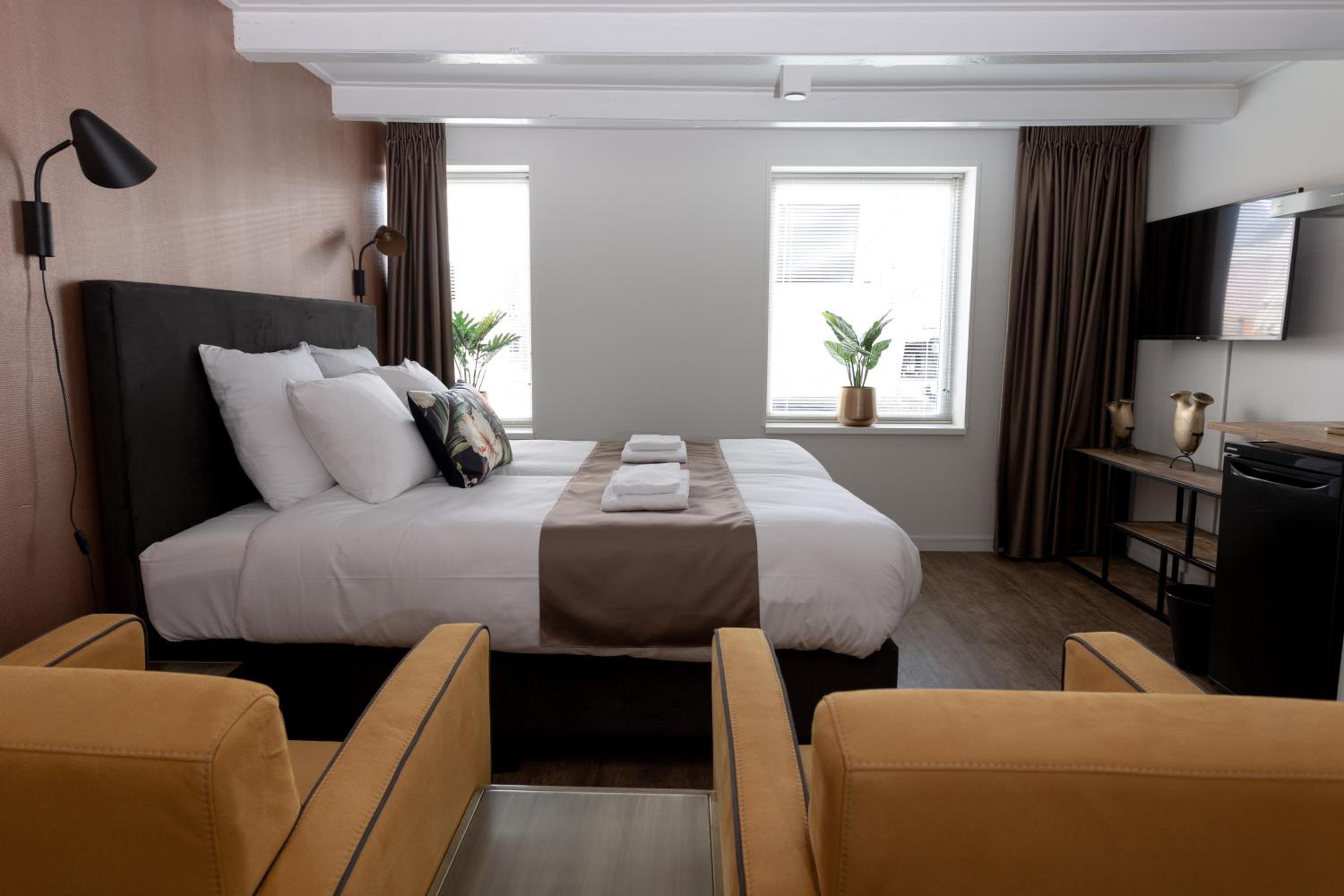 Standard Twin Room - Photo 4