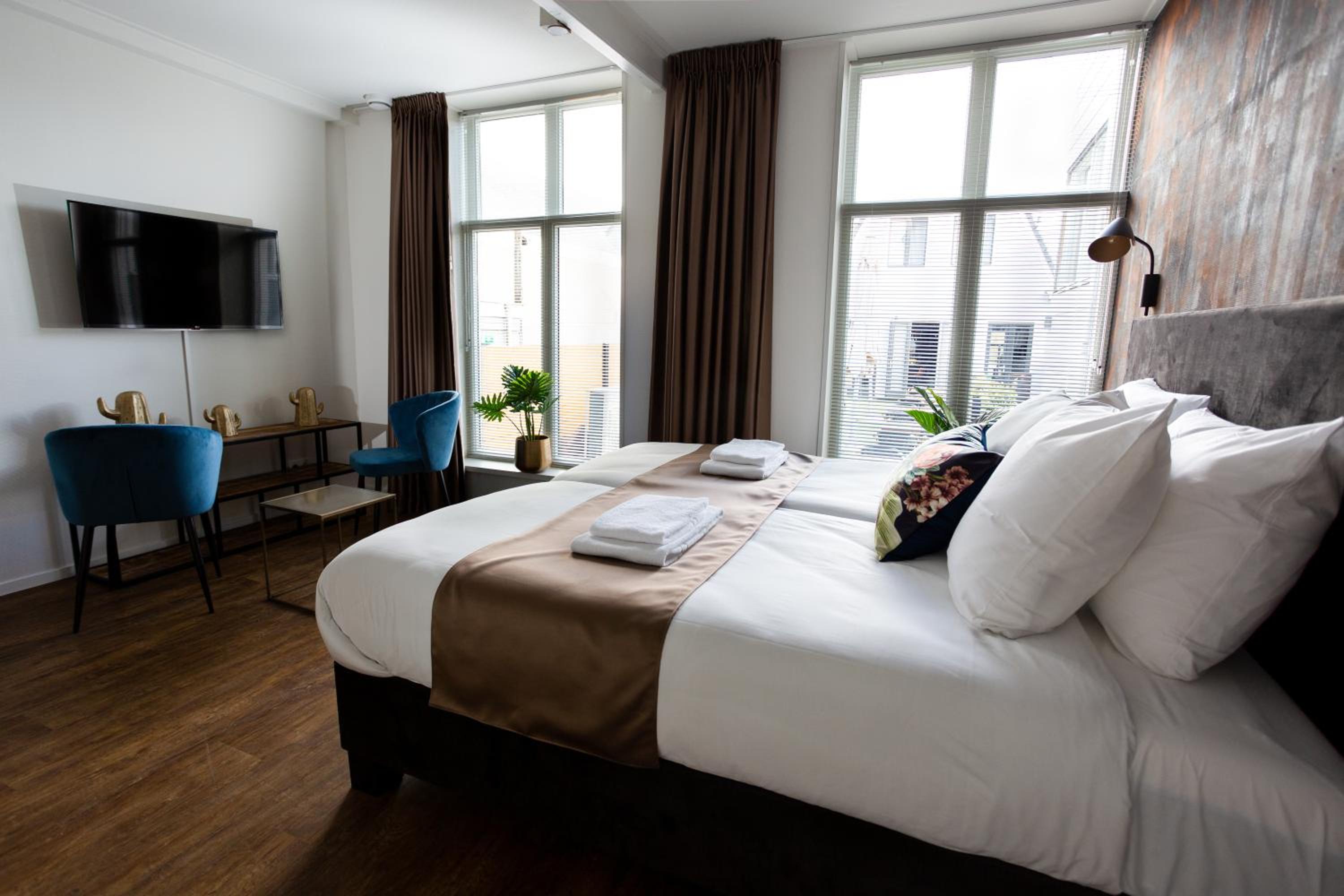 Standard Twin Room - Photo 3