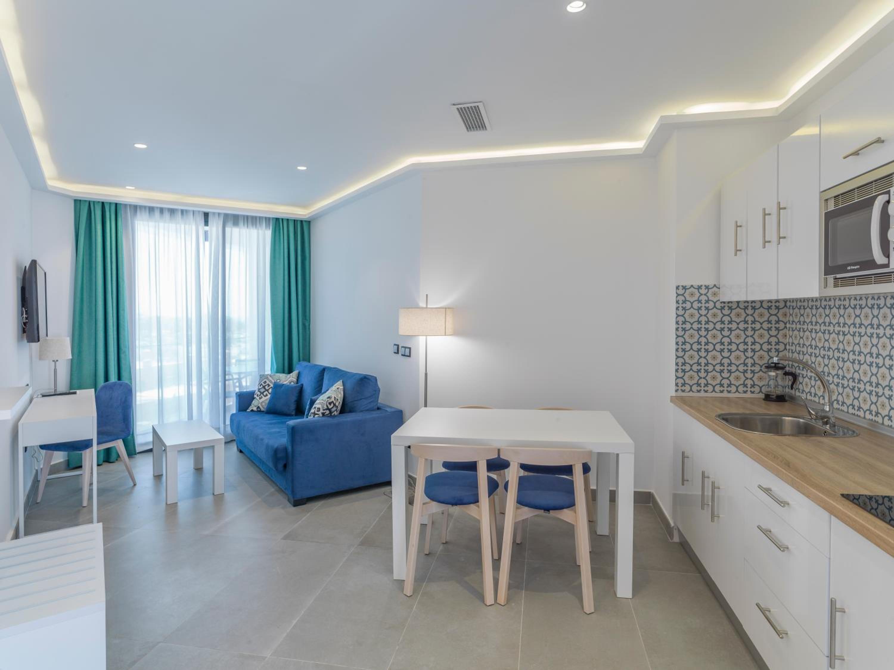 Deluxe Suite - Photo 5