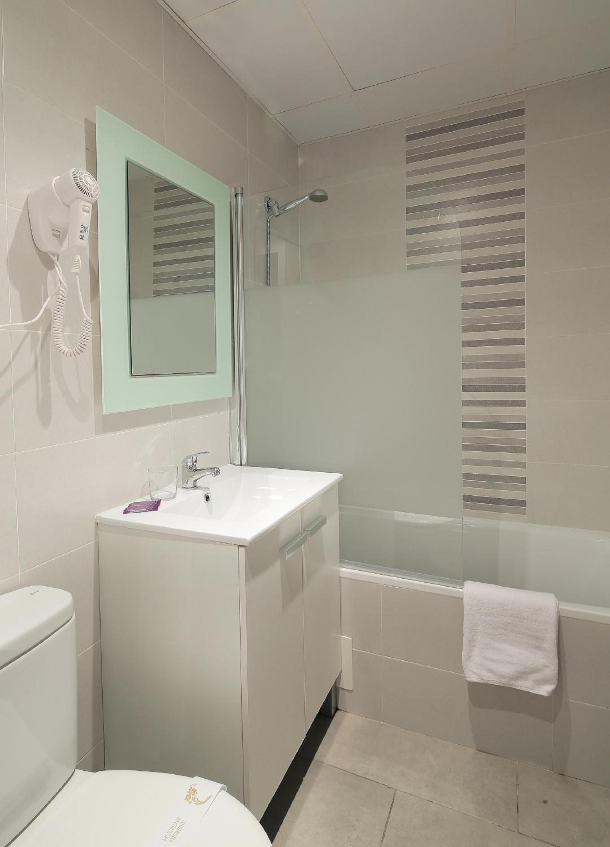 Budget Double Room photo 3