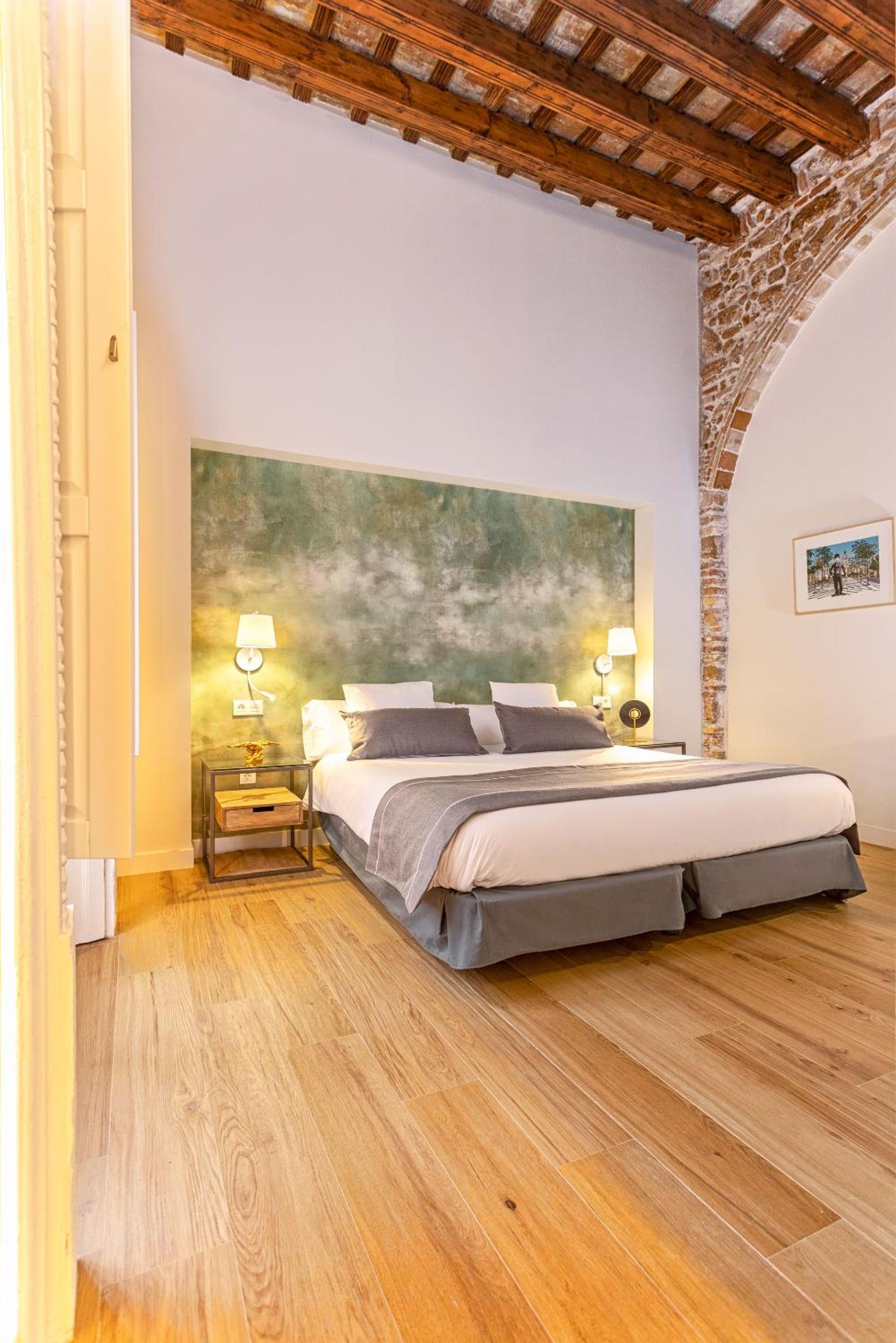 Two-Bedroom Apartment - Photo 17