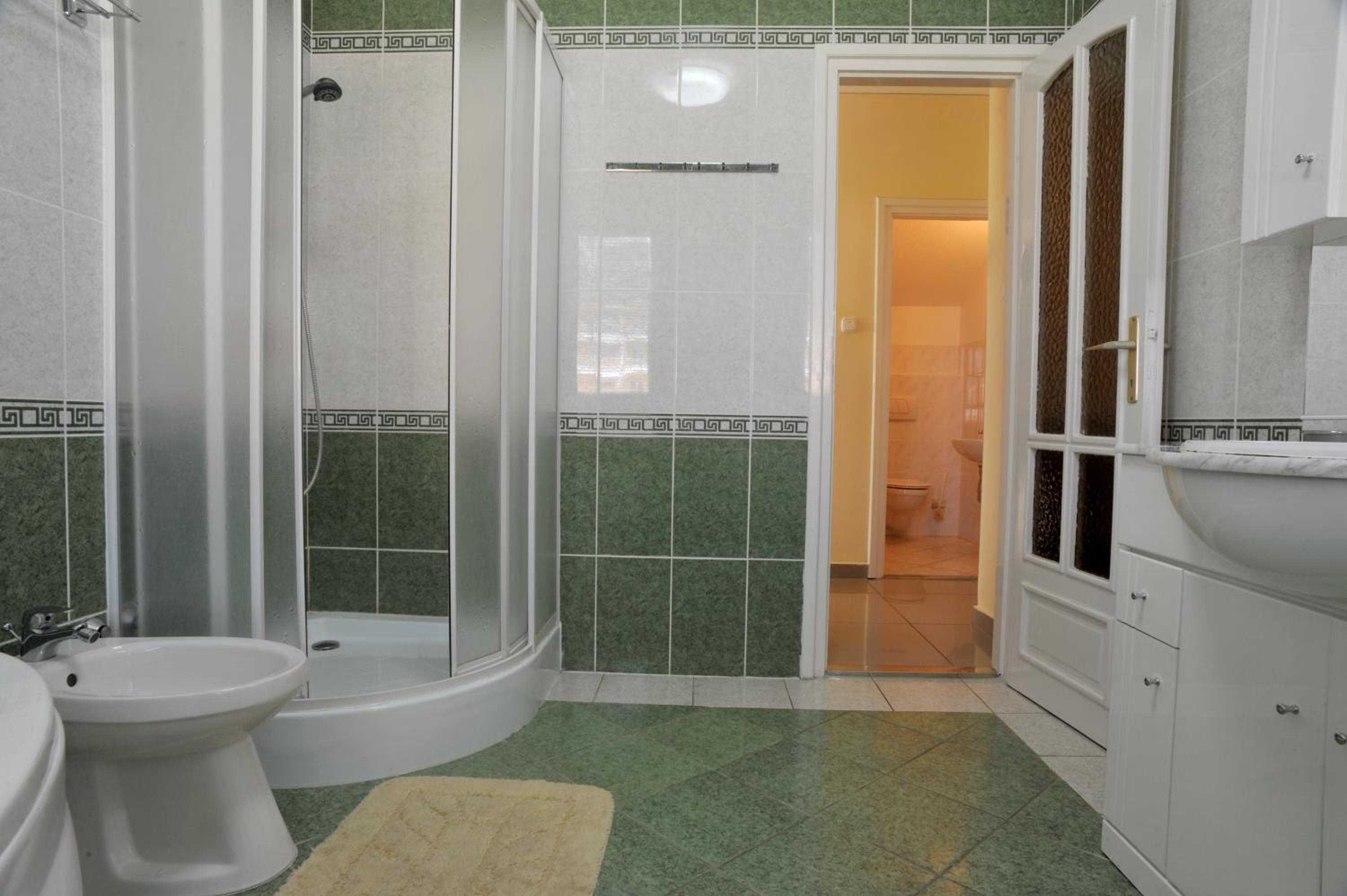 One-Bedroom Apartment - Disability Access photo 2