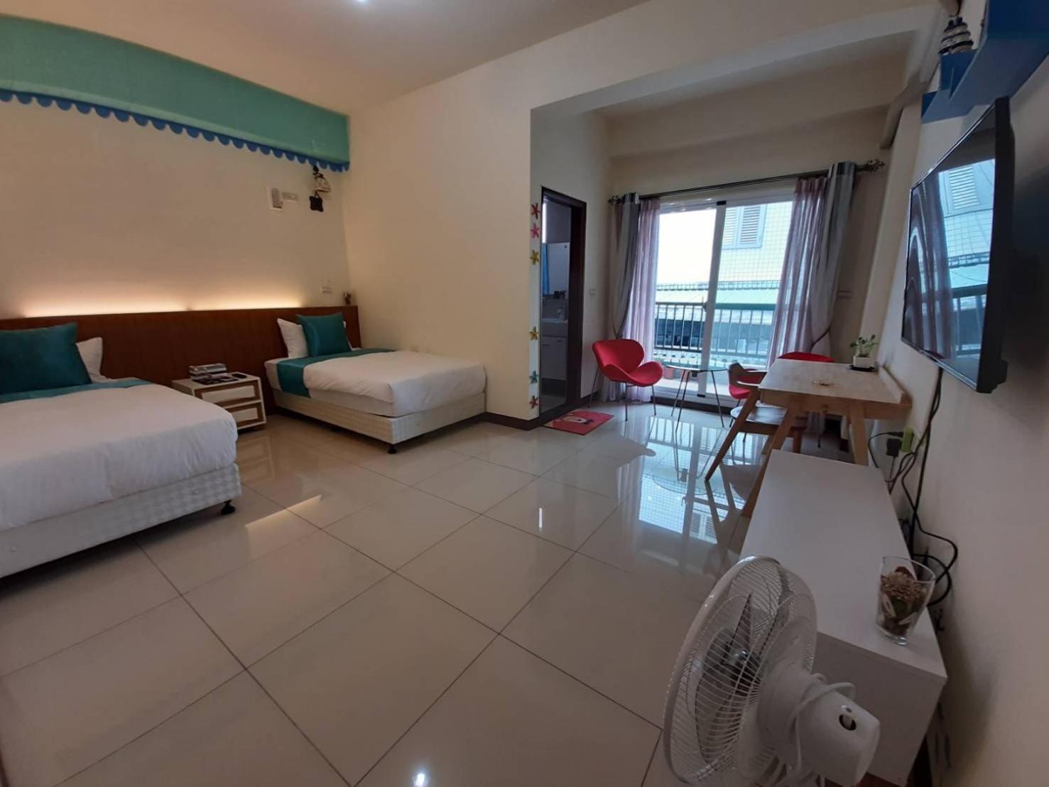 Queen Room with Balcony photo 3