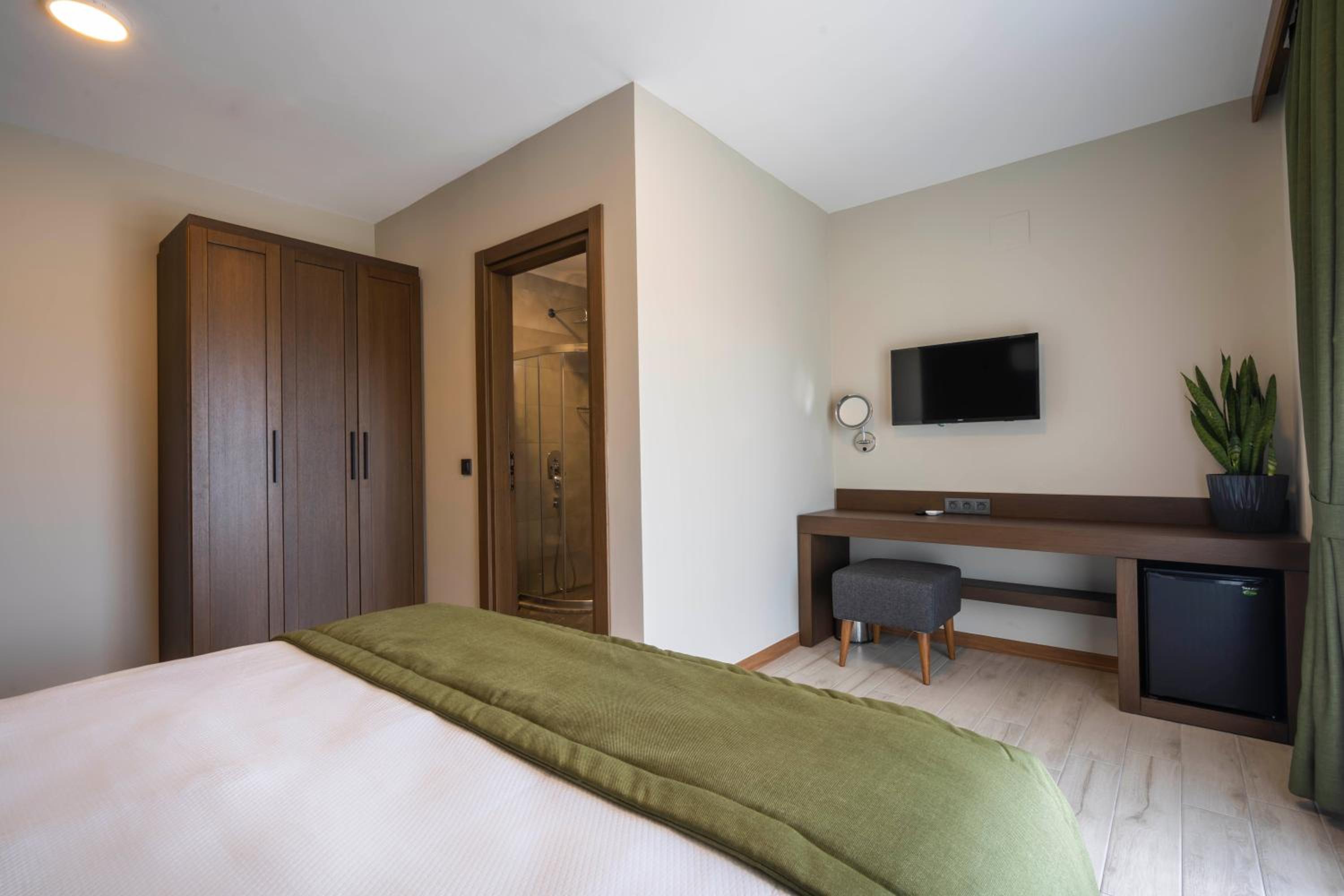 Double Room with Balcony - Photo 4