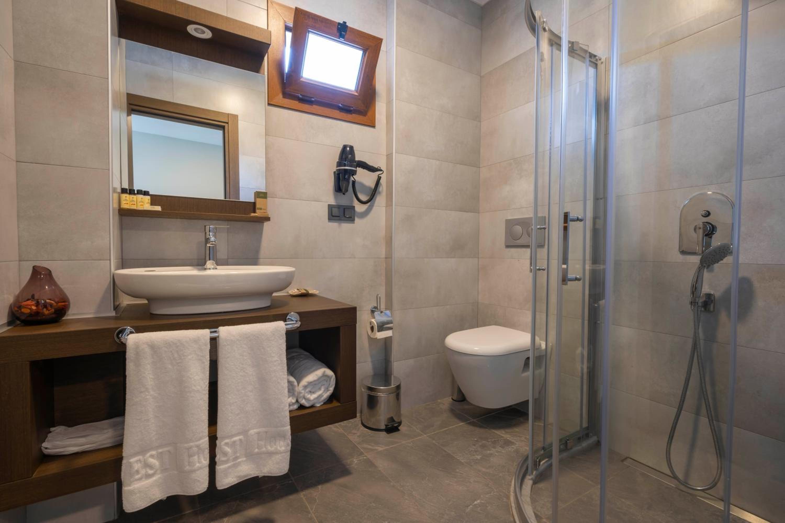Deluxe Double Room with Balcony - Photo 2