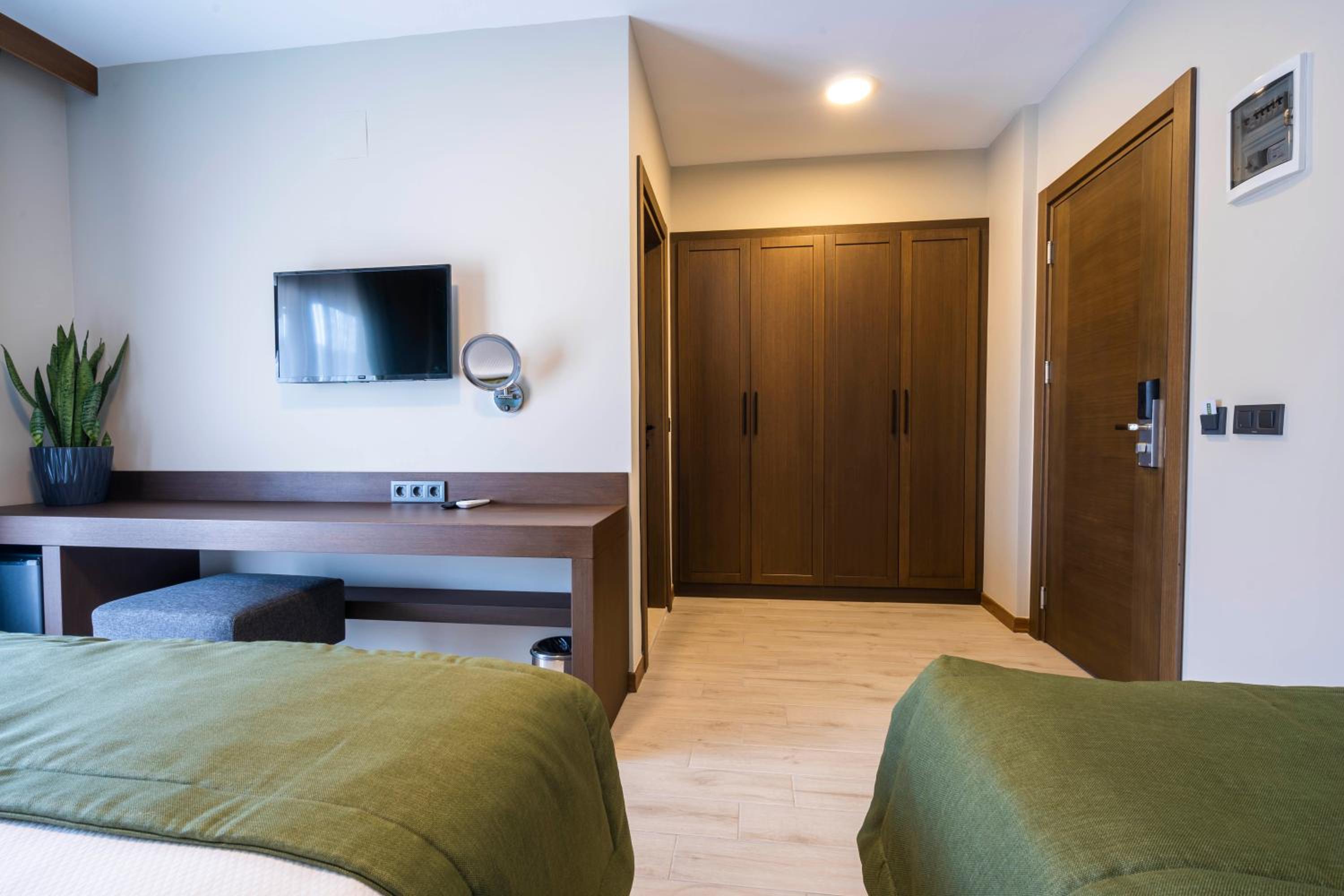 Triple Room with Balcony - Photo 1