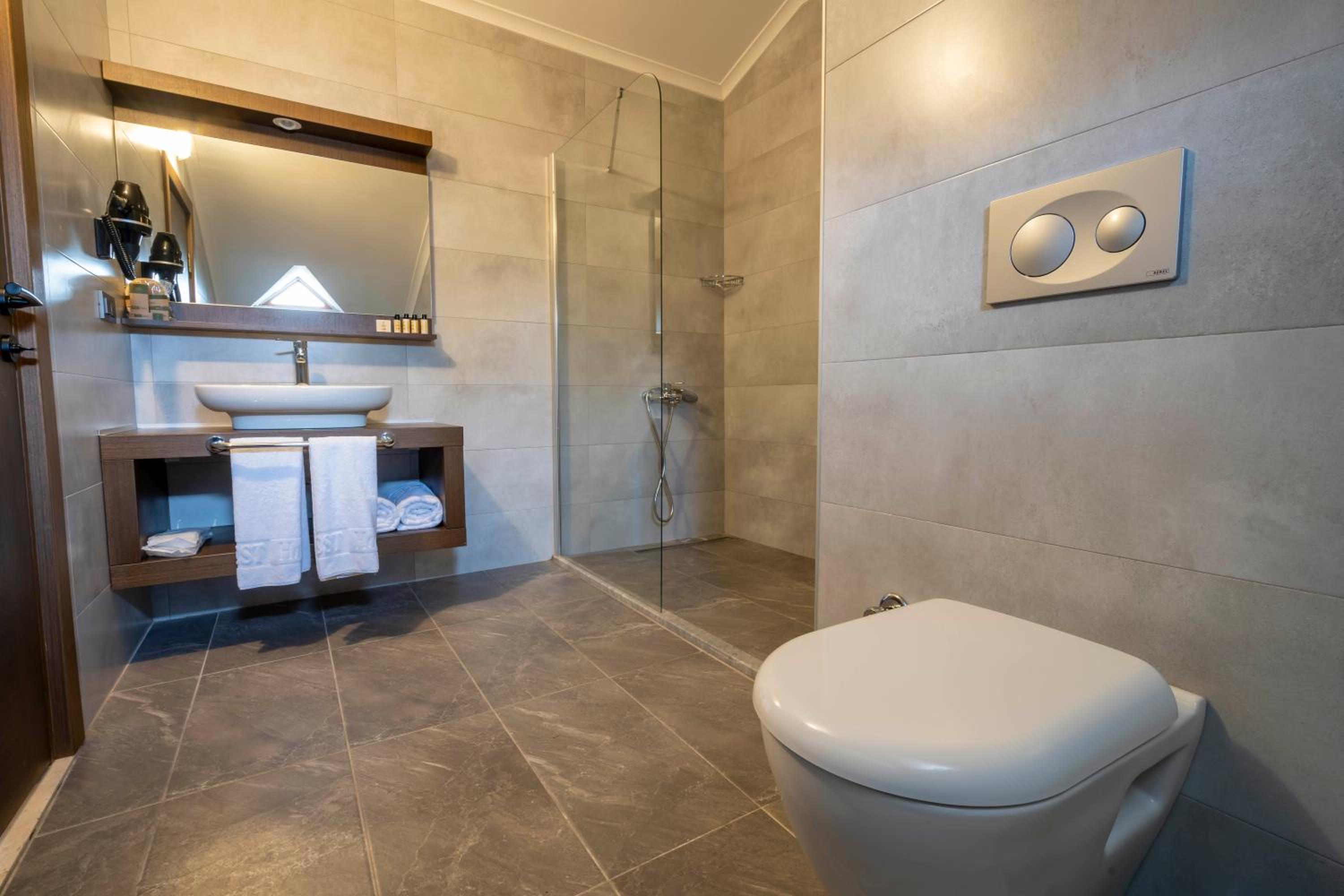 Deluxe Triple Room with Sea View - Photo 5