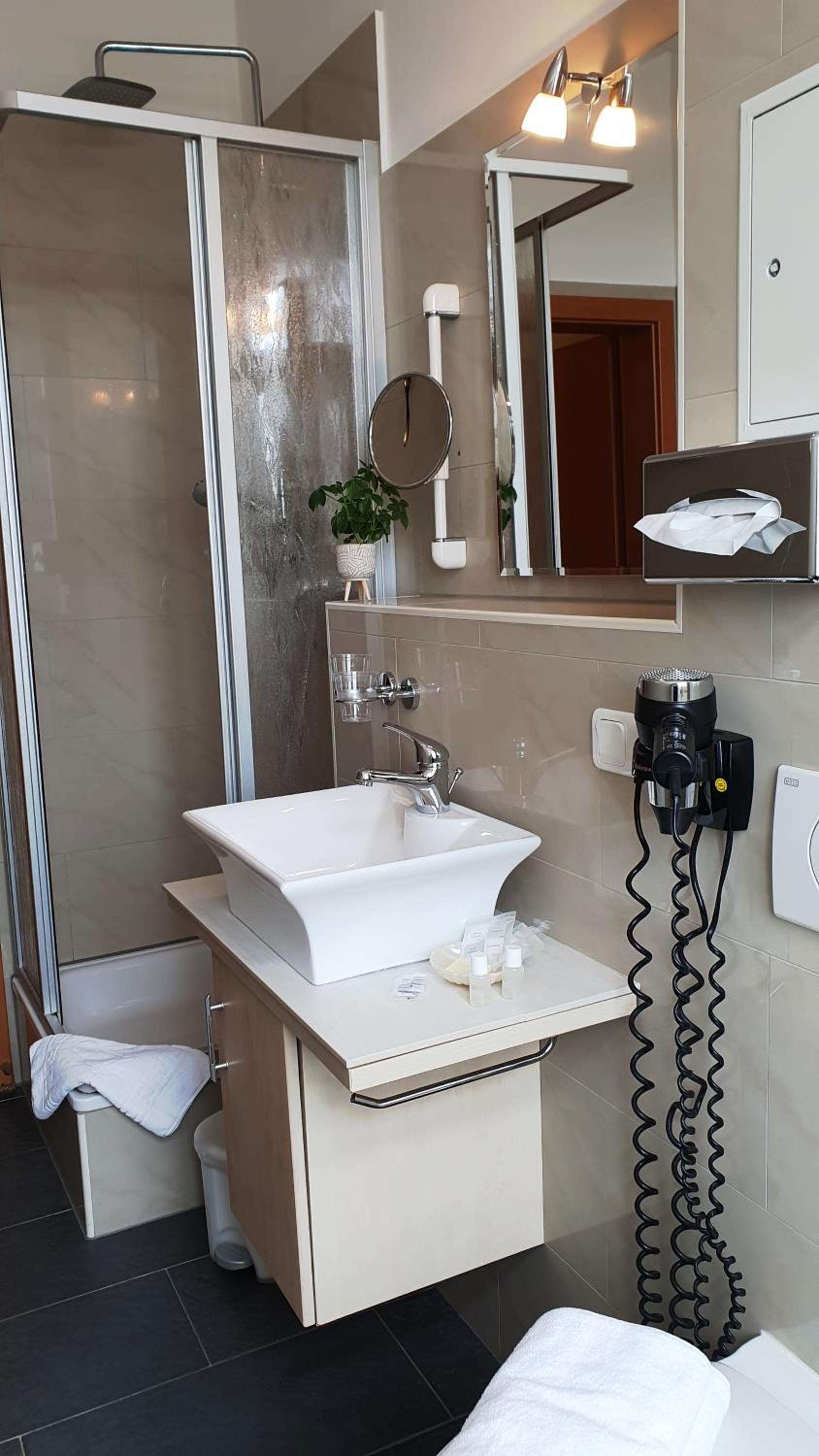 Standard Double Room - Photo 24