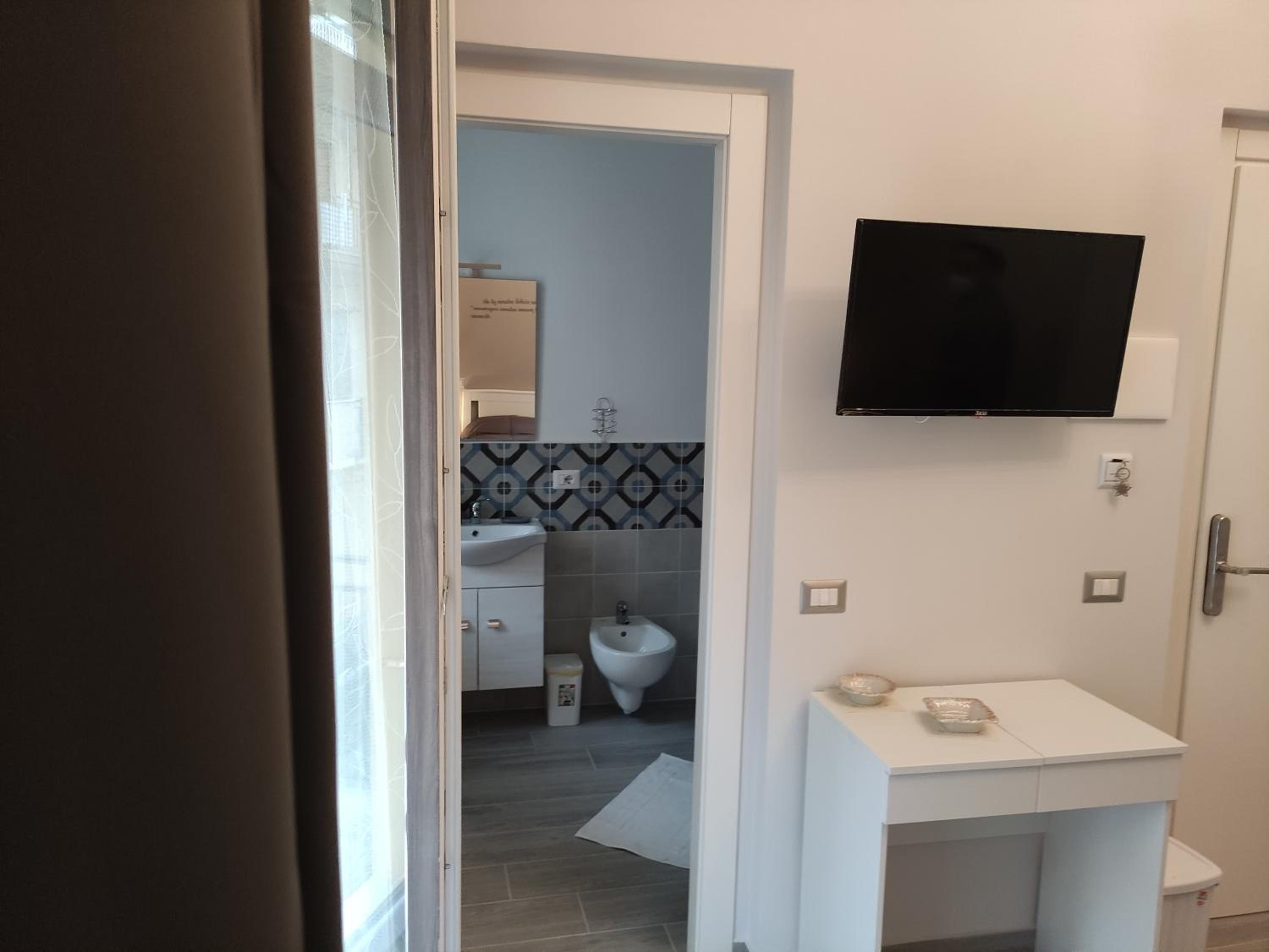 Double Room with Balcony - Photo 20