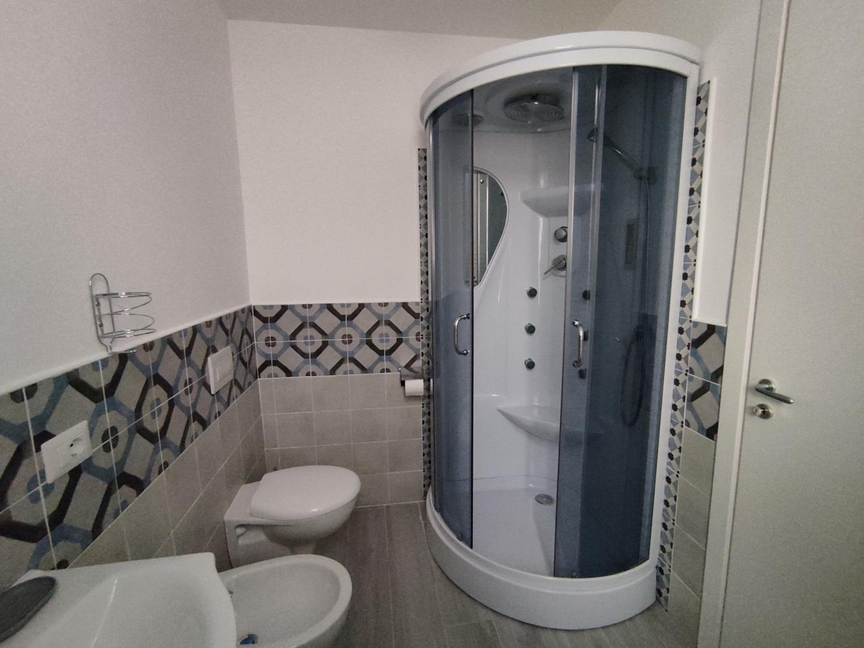Double Room with Balcony - Photo 19