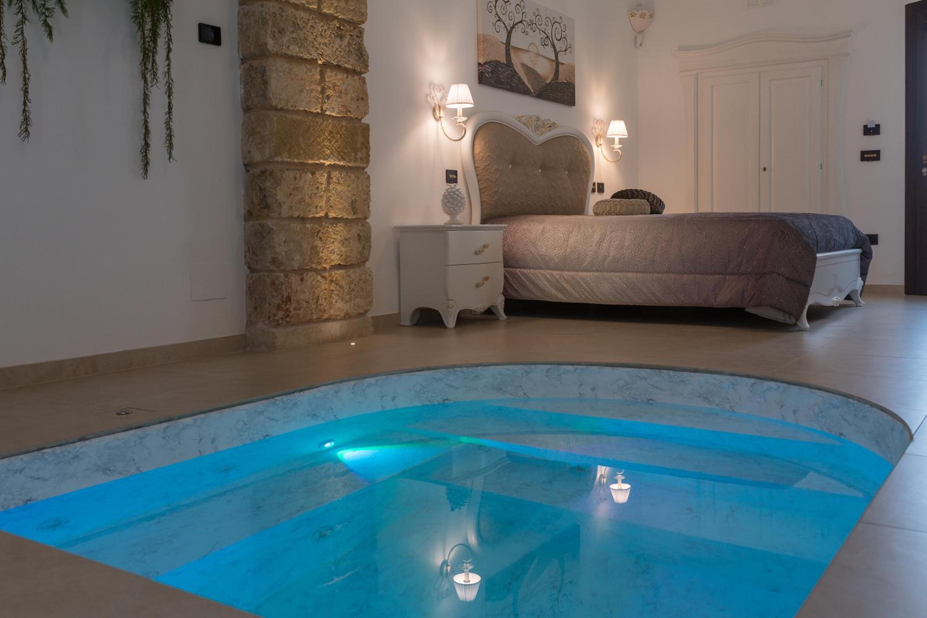 King Suite with Pool View - Photo 15