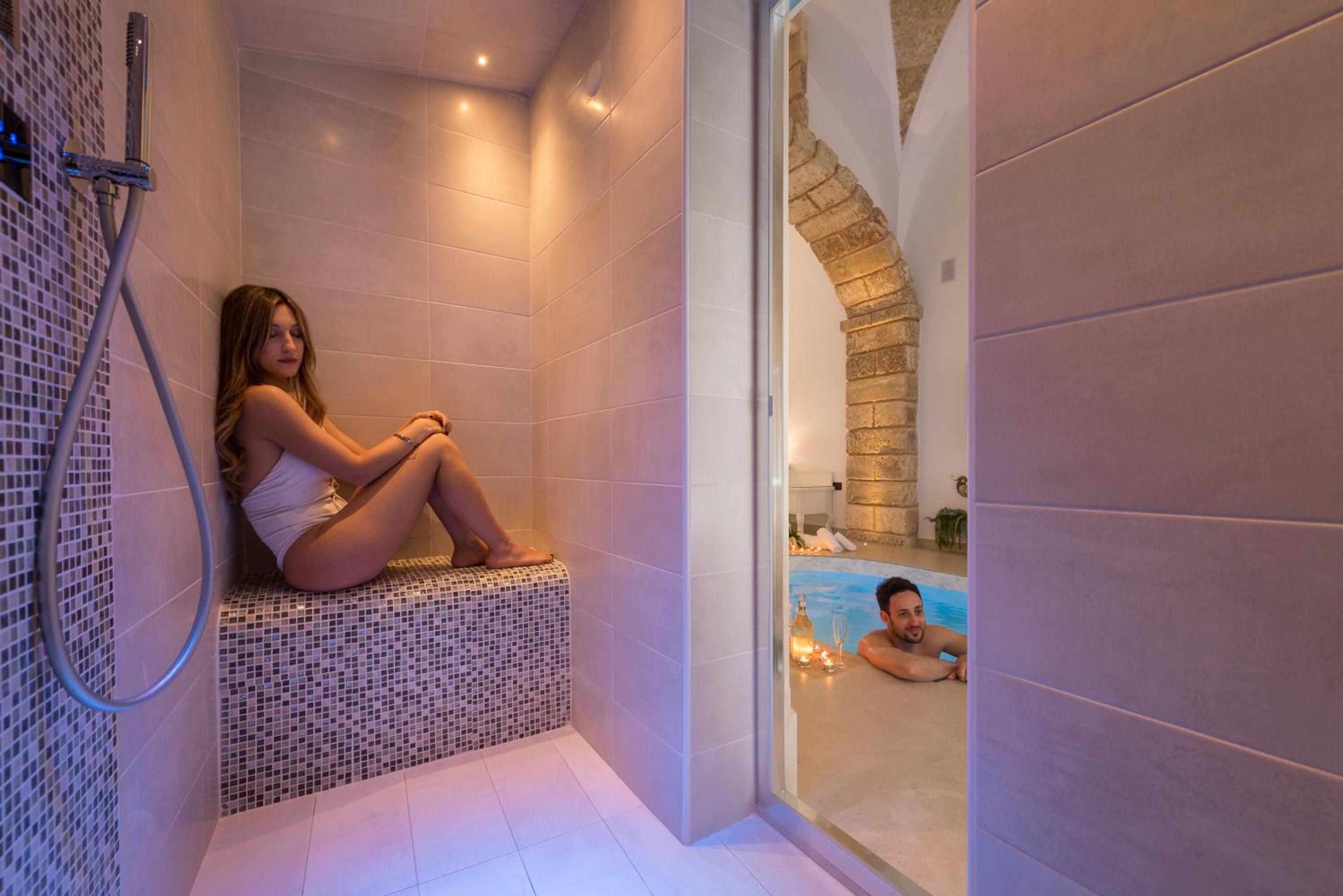 King Suite with Pool View - Photo 13