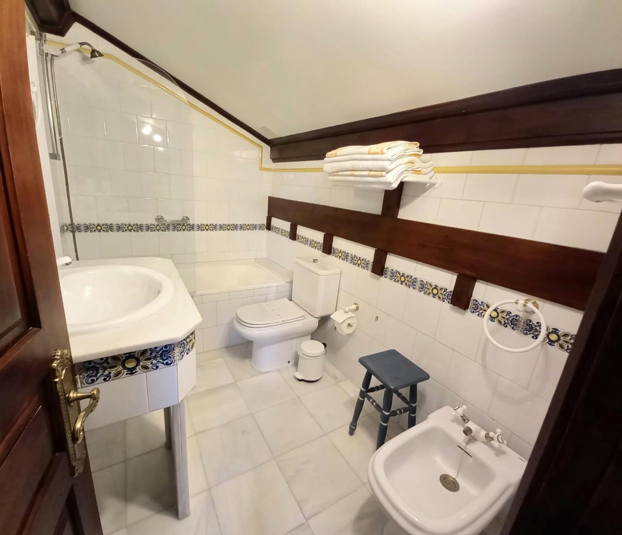 Double Room - Photo 12