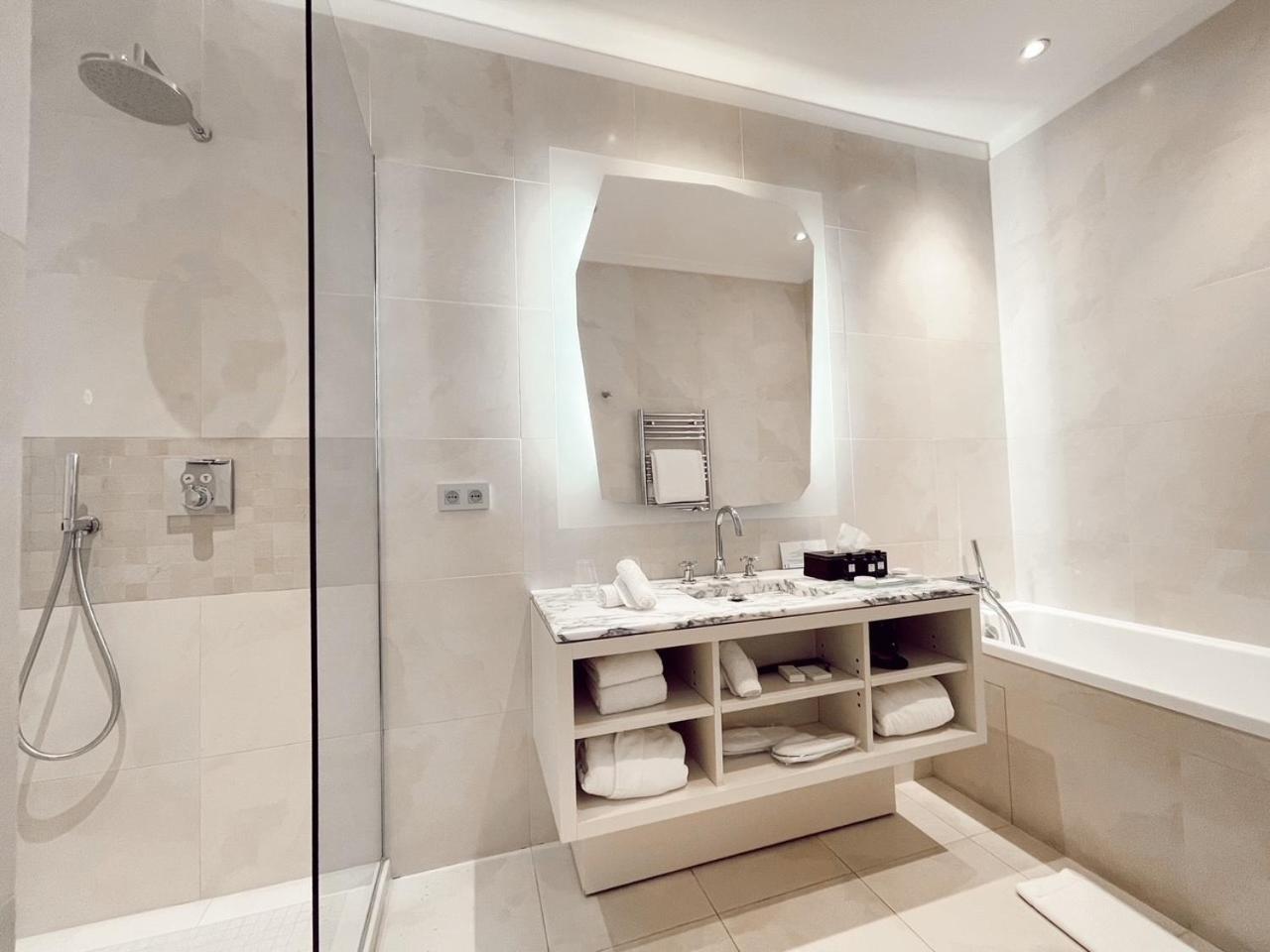 Suite photo