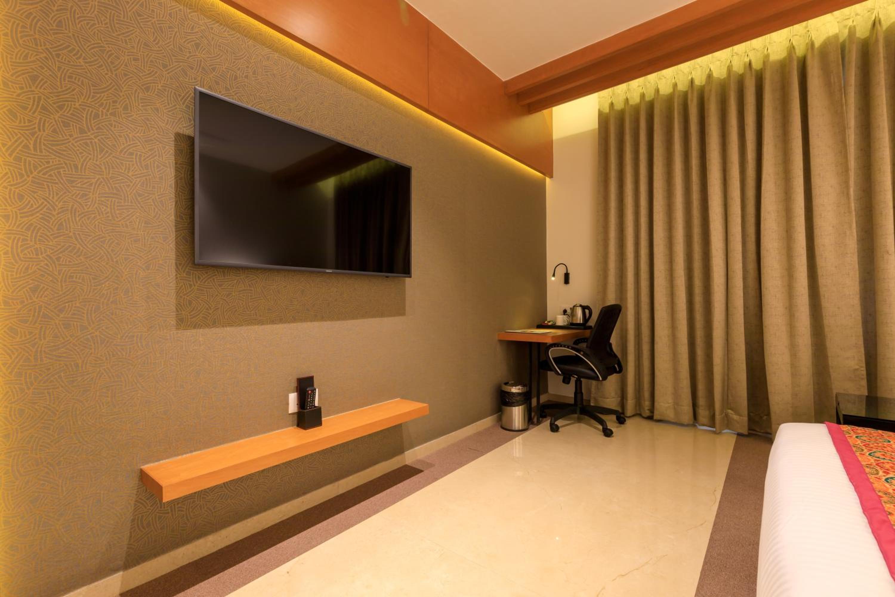 Deluxe Room - Photo 3