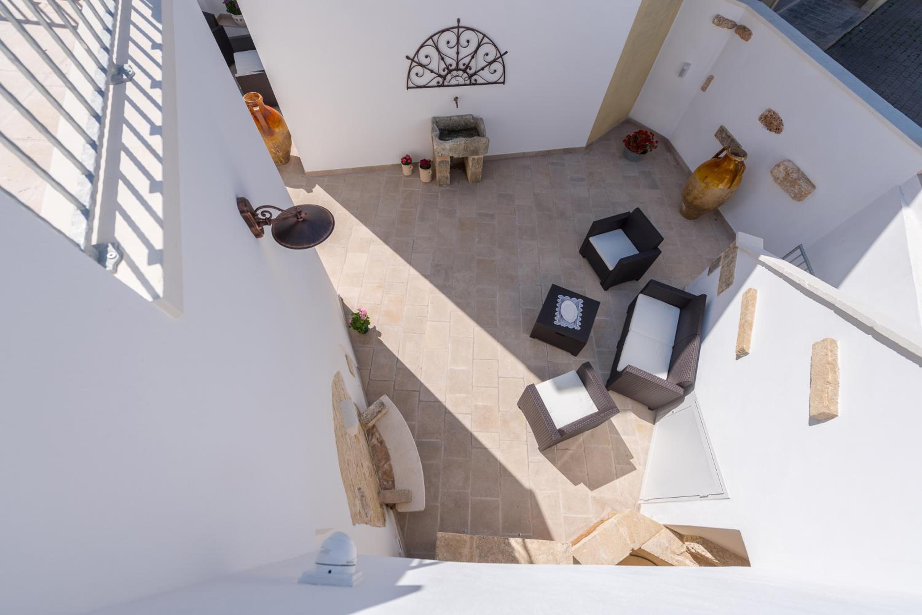 King Suite with Pool View - Photo 26