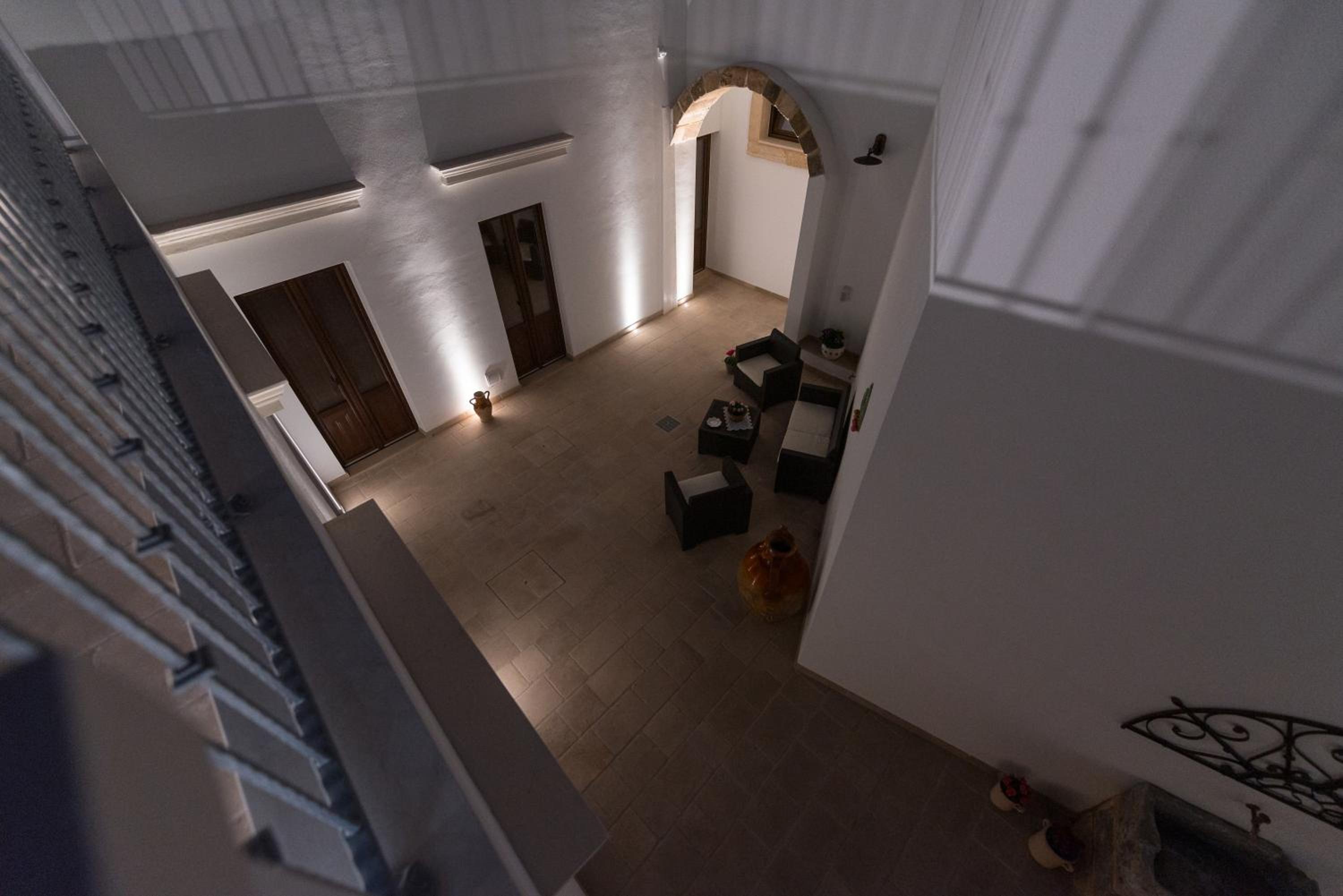 King Suite with Pool View - Photo 20