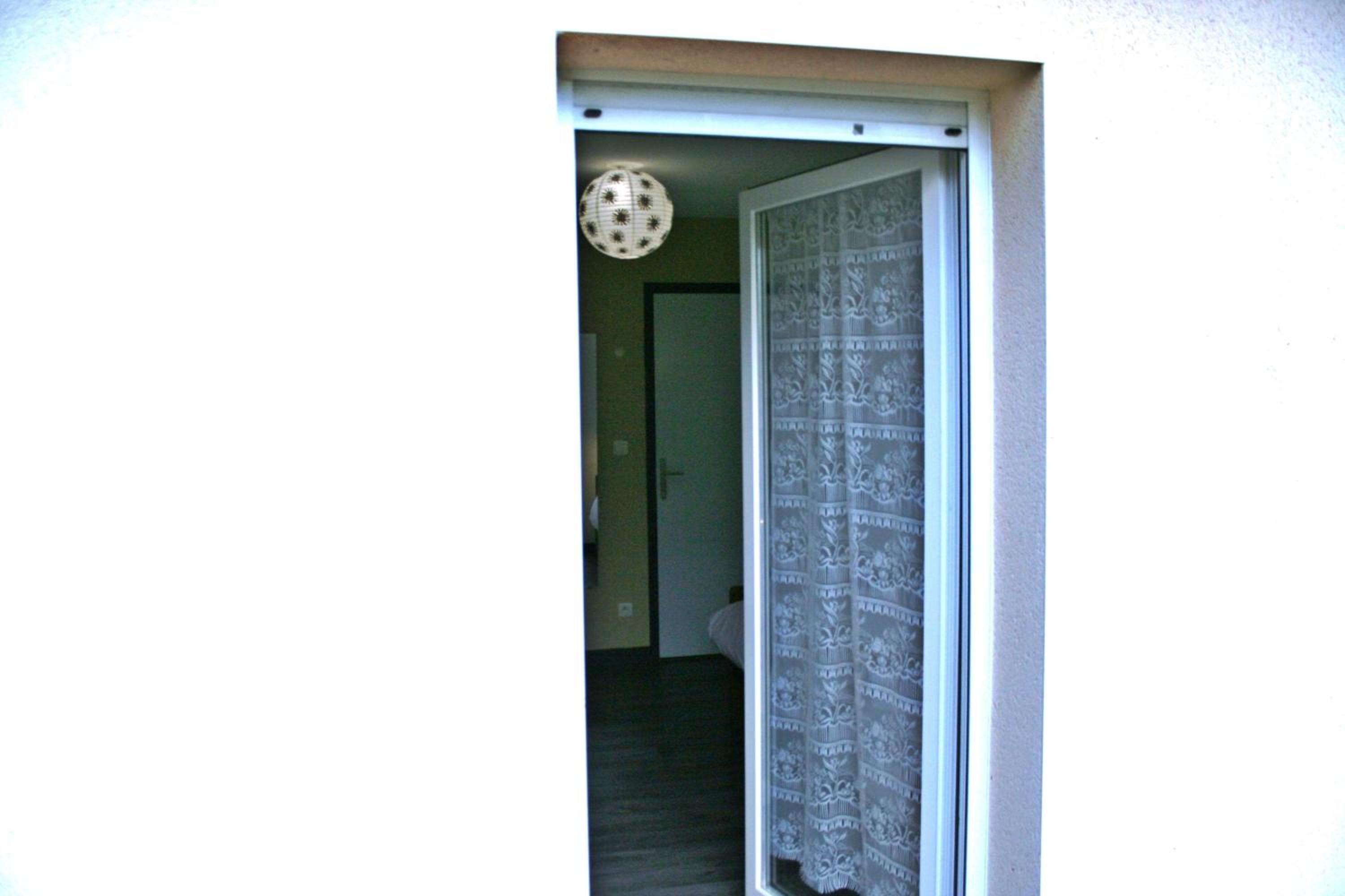 King Room with Roll-In Shower - Disability Access - Photo 8