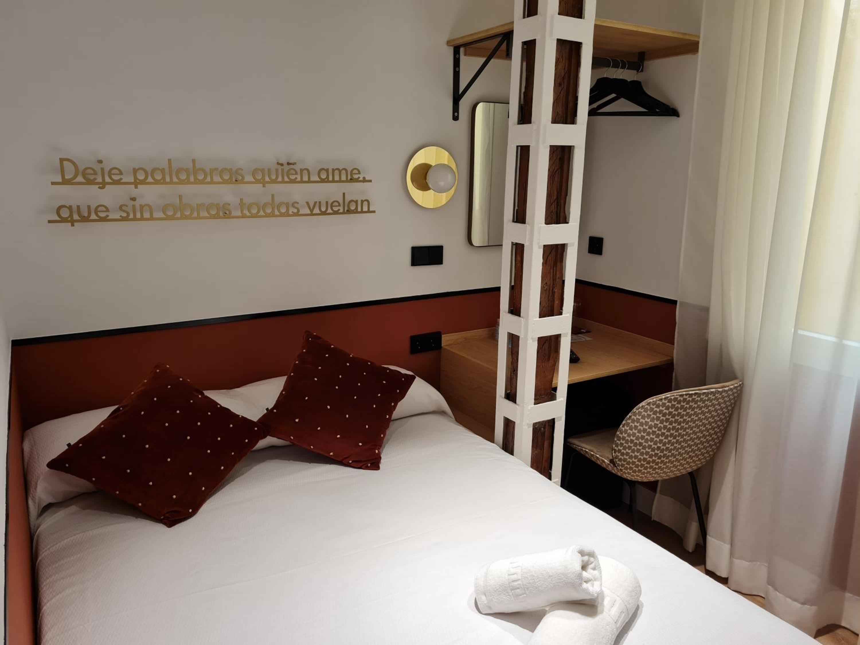 Economy Double Room - Photo 16