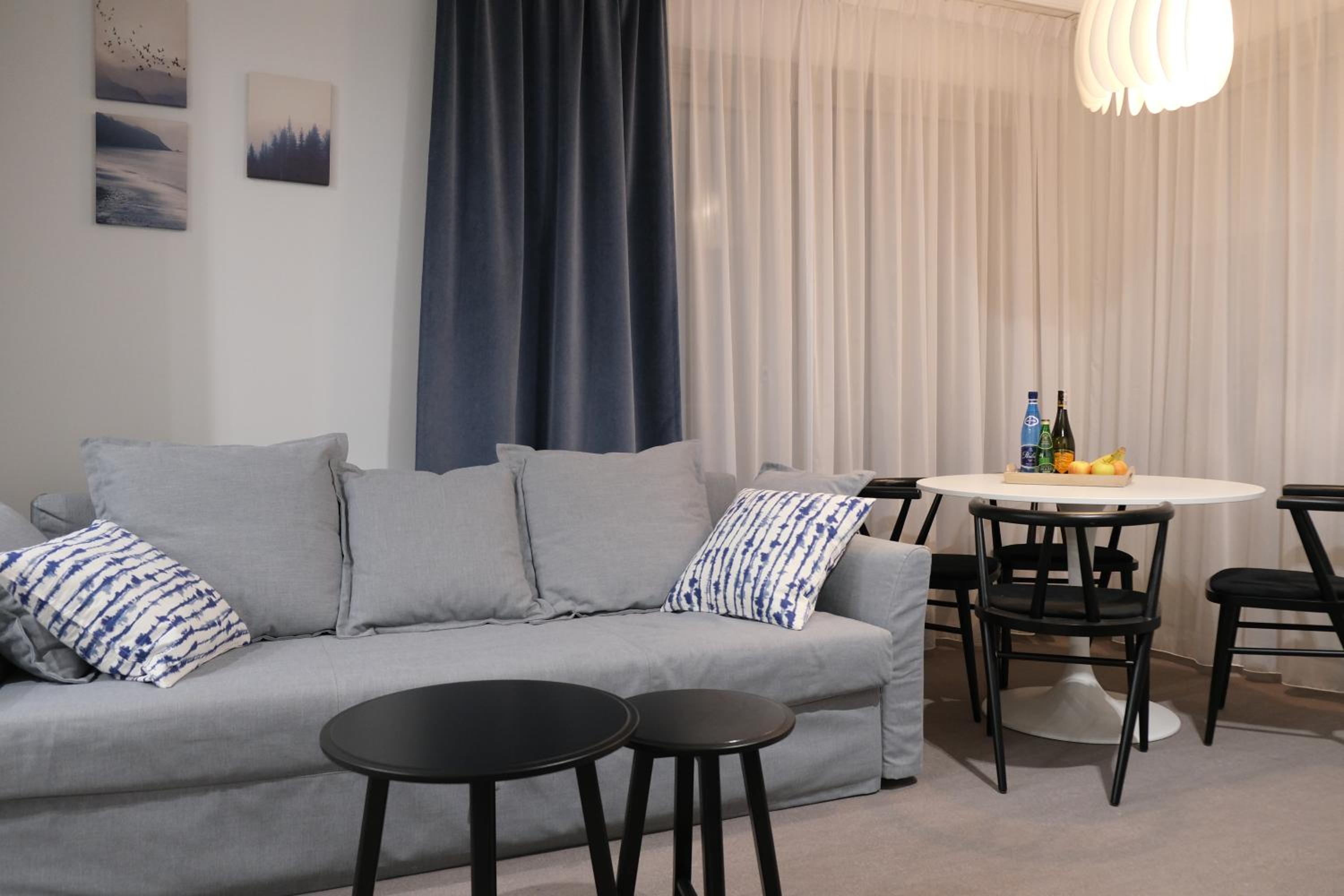 Apartment with Balcony photo 1