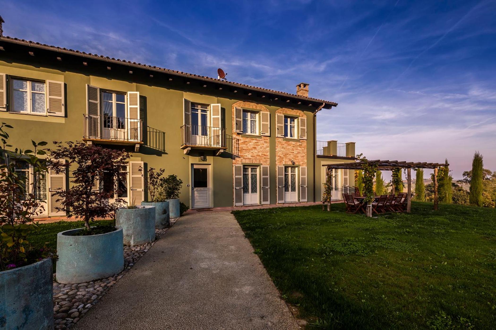 Five-Bedroom Villa photo 3