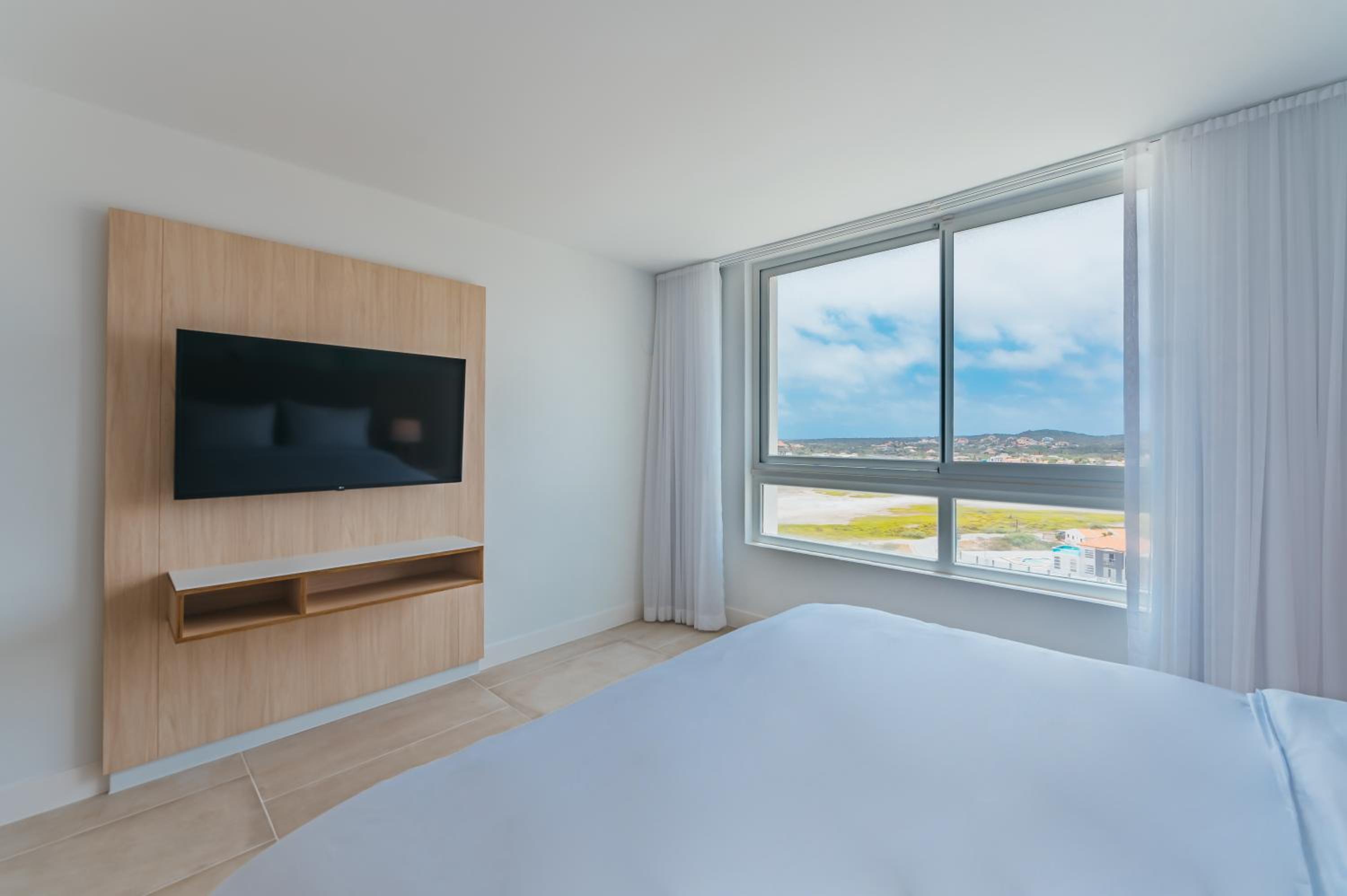 Two-Bedroom Premium Suite with Island View  - Photo 2
