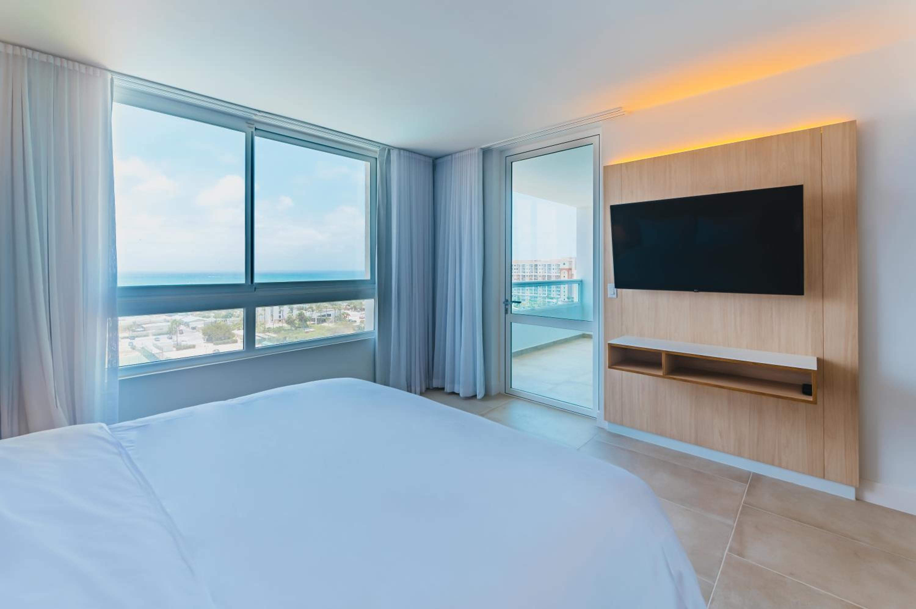 One-Bedroom King Suite with Ocean View - Non-Smoking - Photo 3