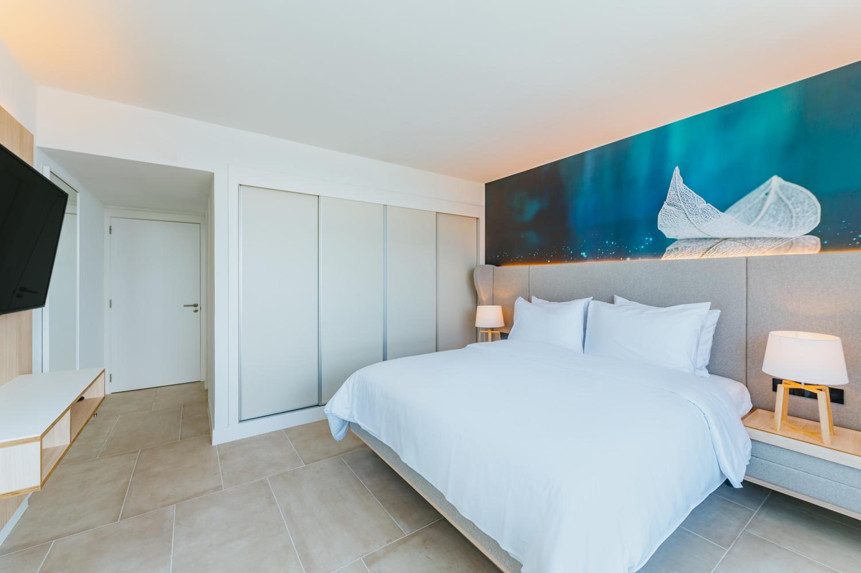 One-Bedroom King Suite with Ocean View - Non-Smoking - Photo 2