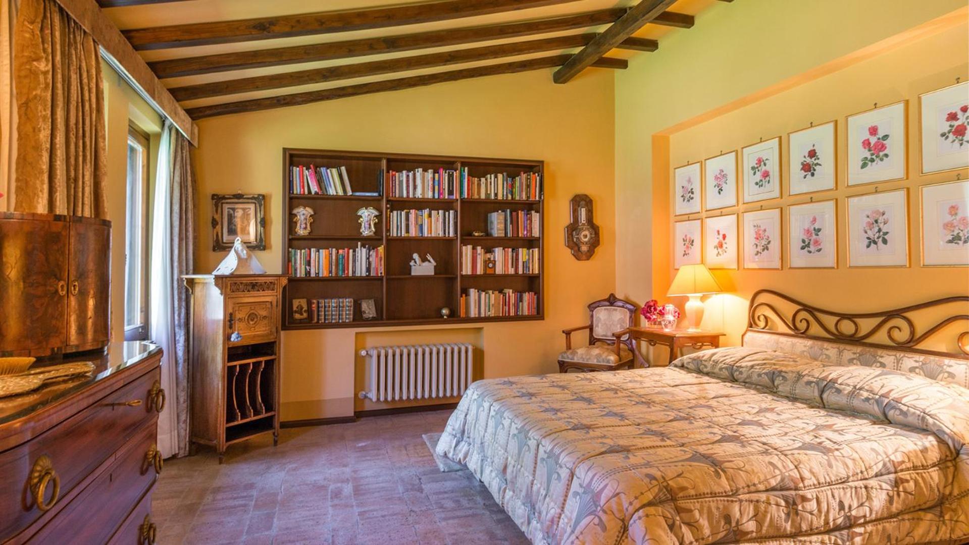 Nine-Bedroom Villa photo 1