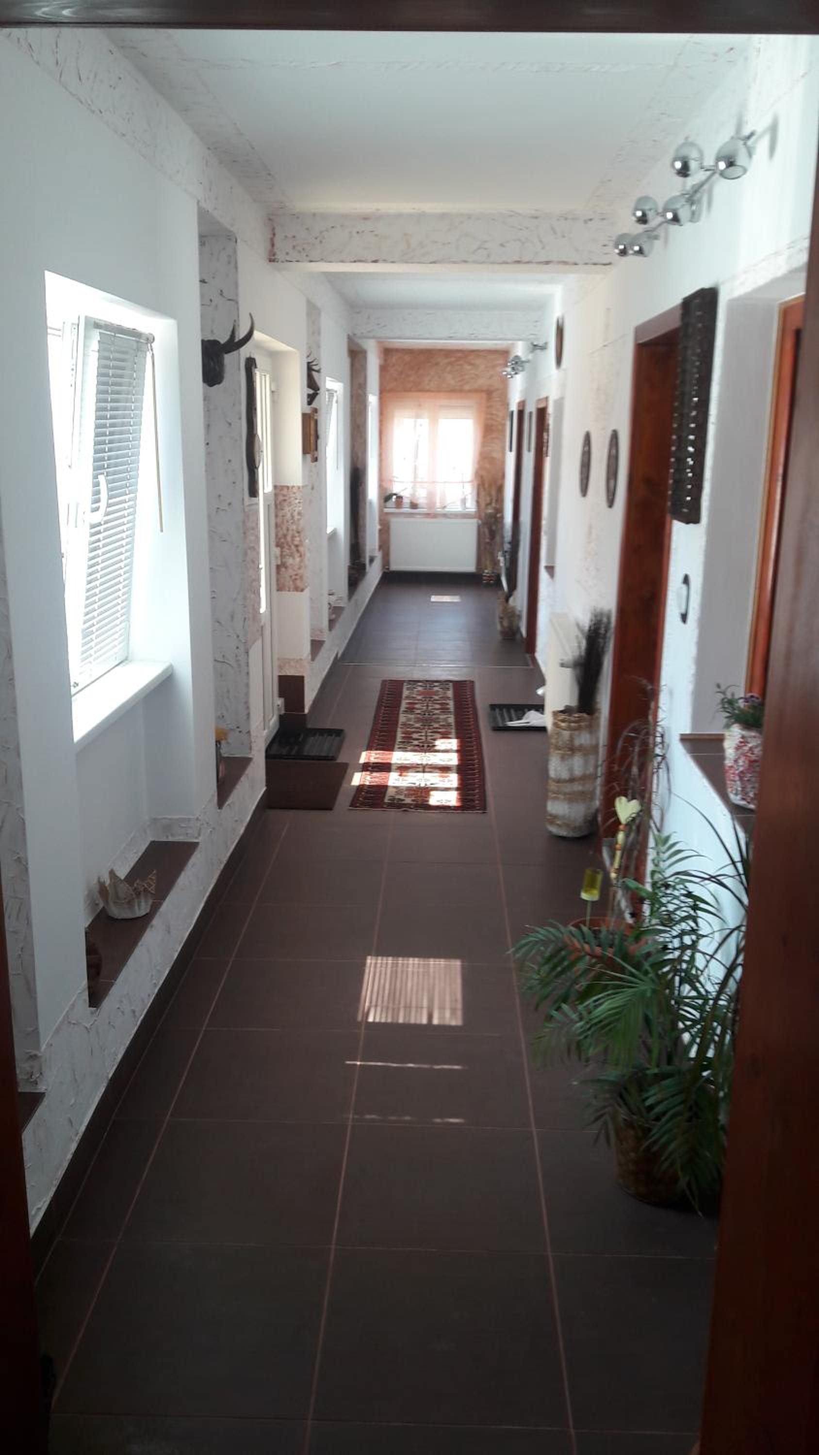 Deluxe Room (2 Adults + 1 Child) - Photo 1