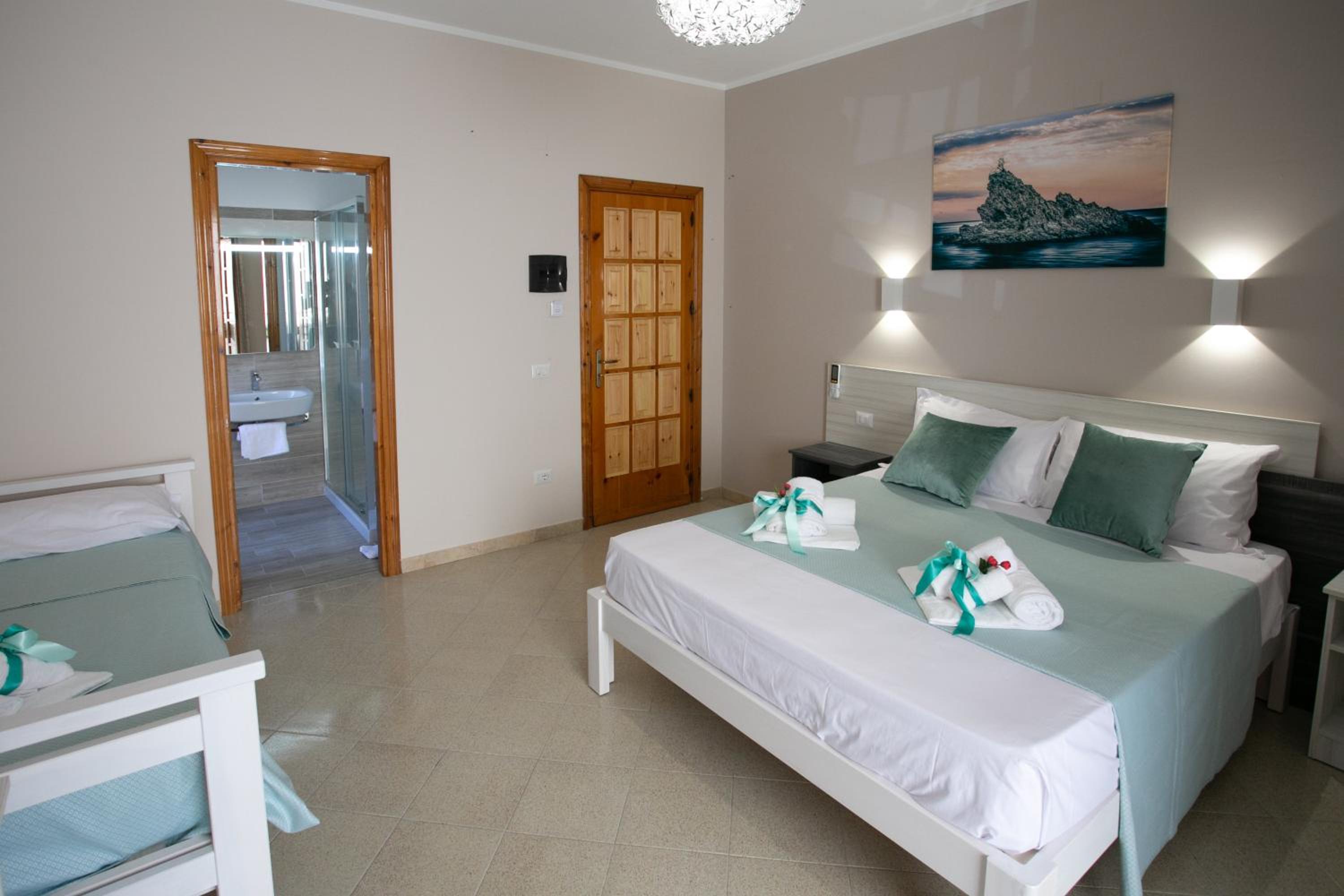 Triple Room with Balcony photo 3