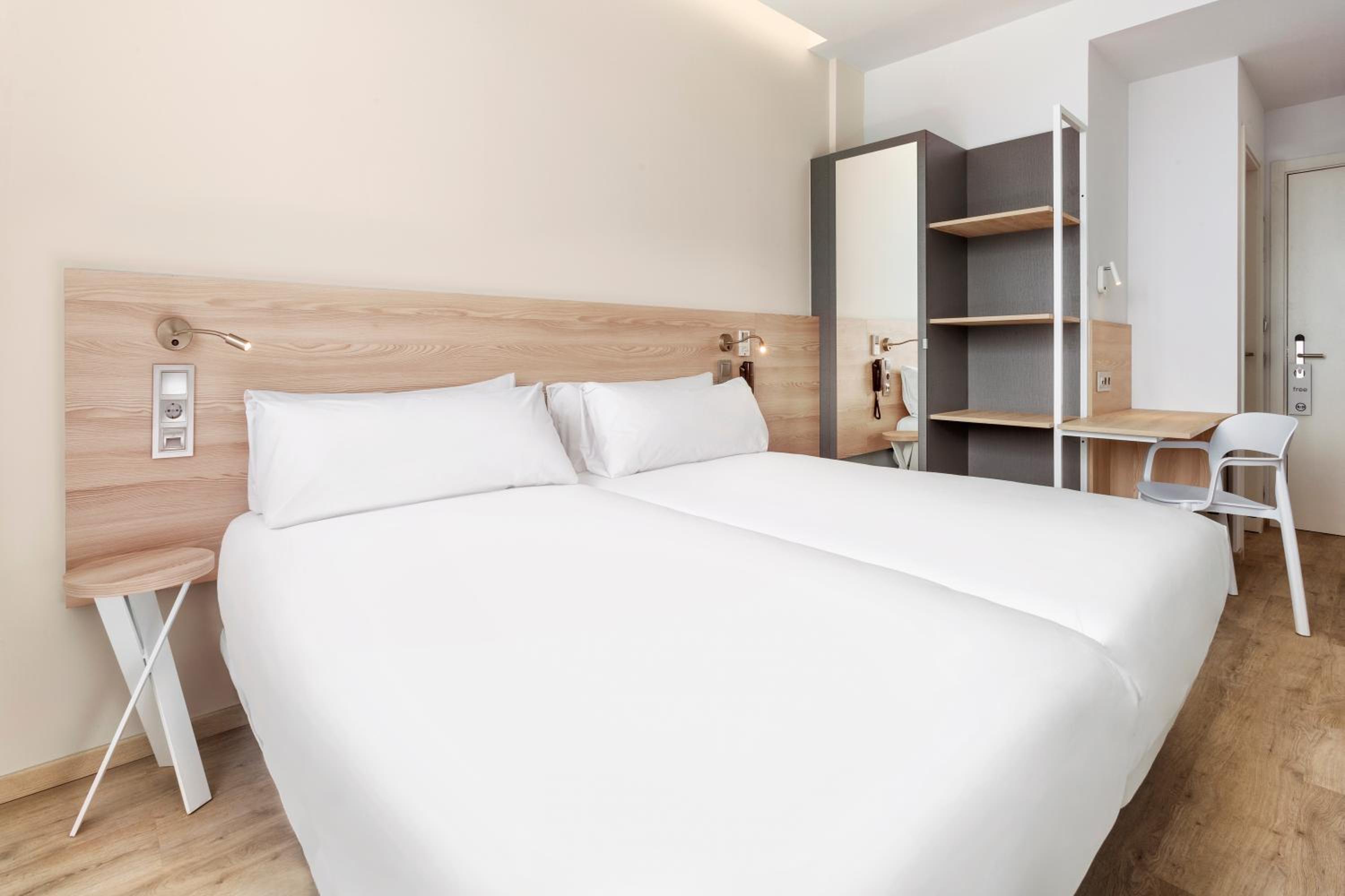 Twin Room - Photo 1