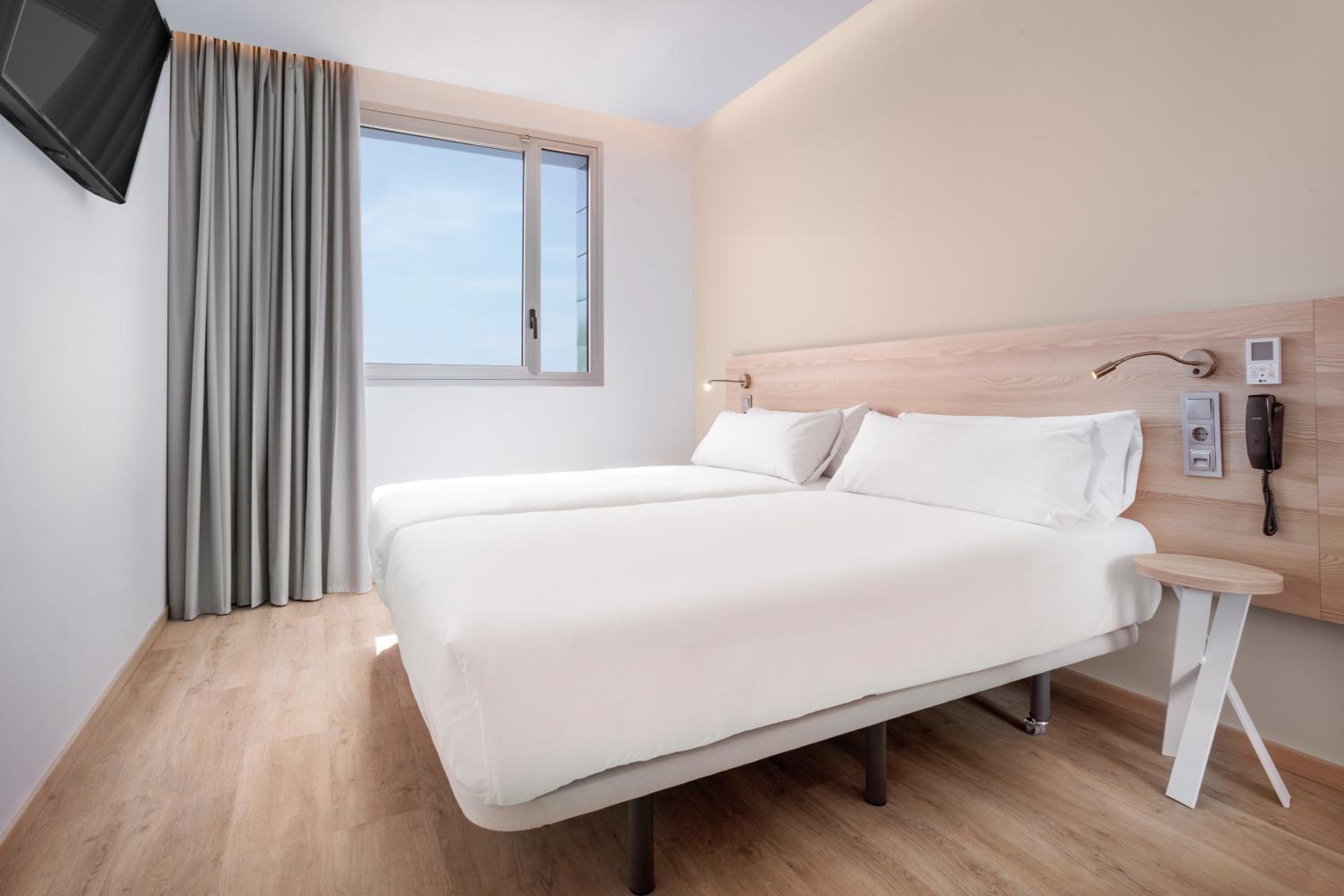 Twin Room - Photo 5