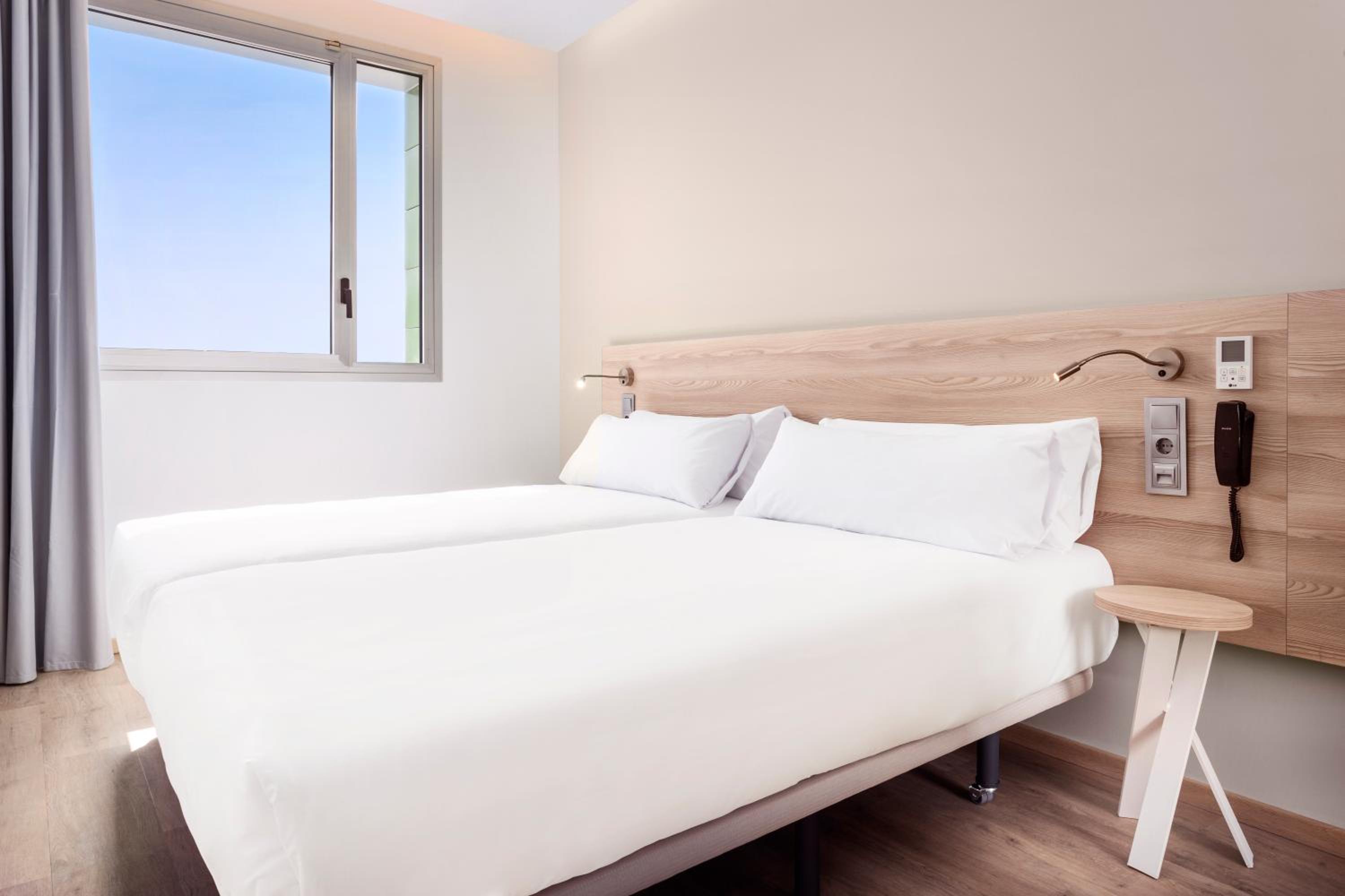 Twin Room - Photo 6