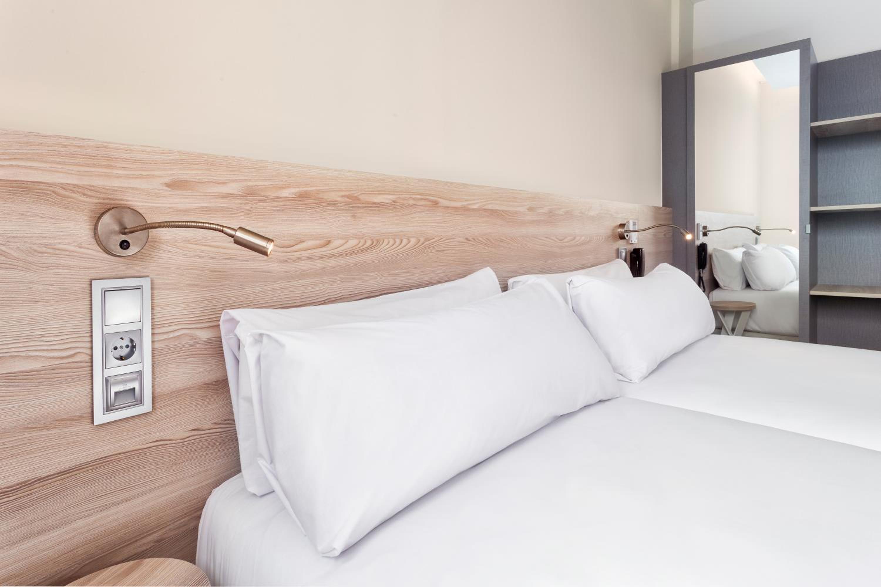 Twin Room - Photo 7