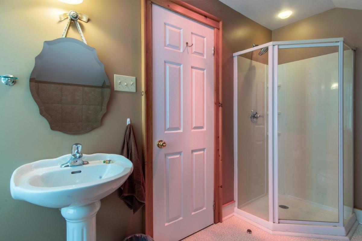 Deluxe King Suite photo 3