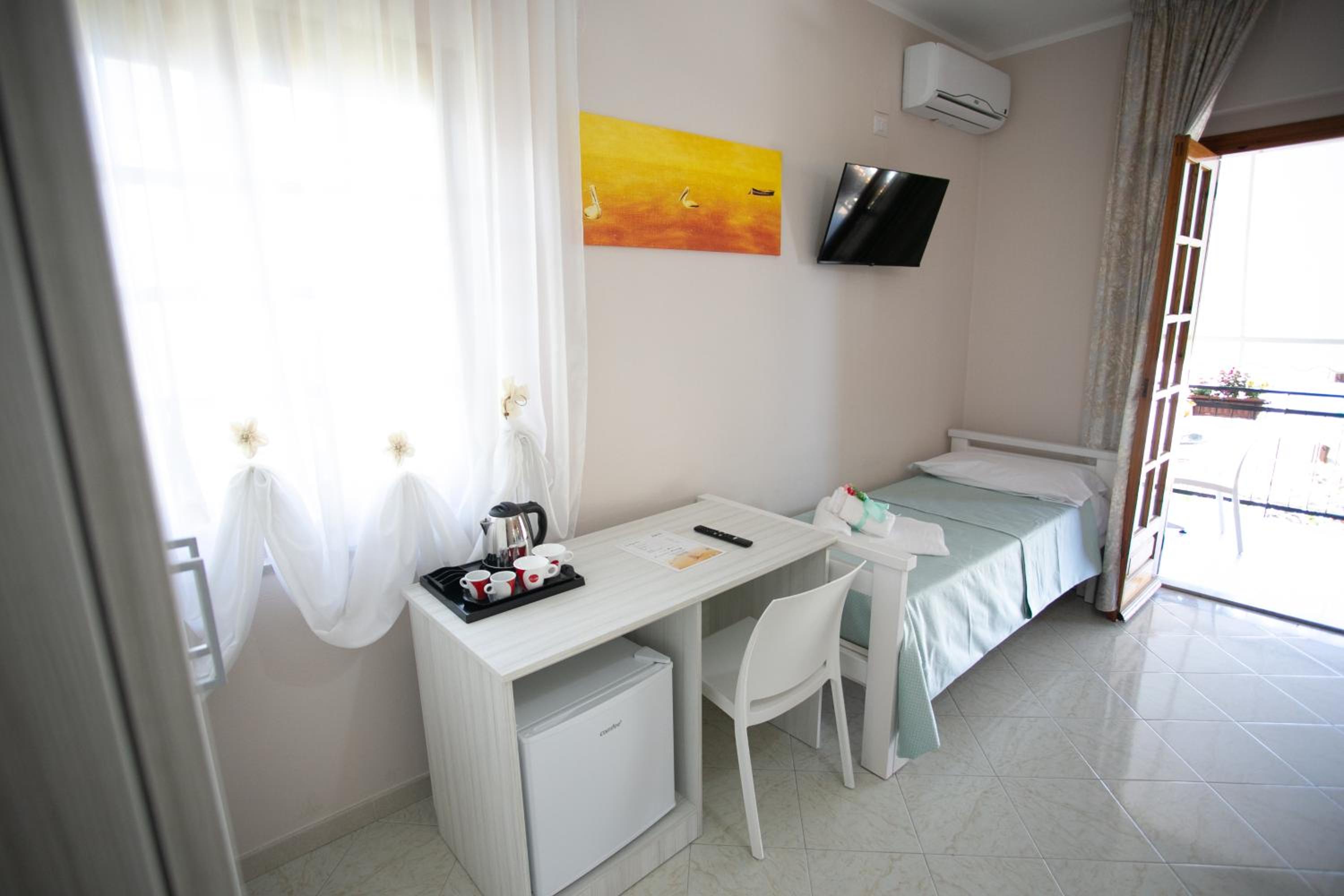 Deluxe Triple Room with Sea View