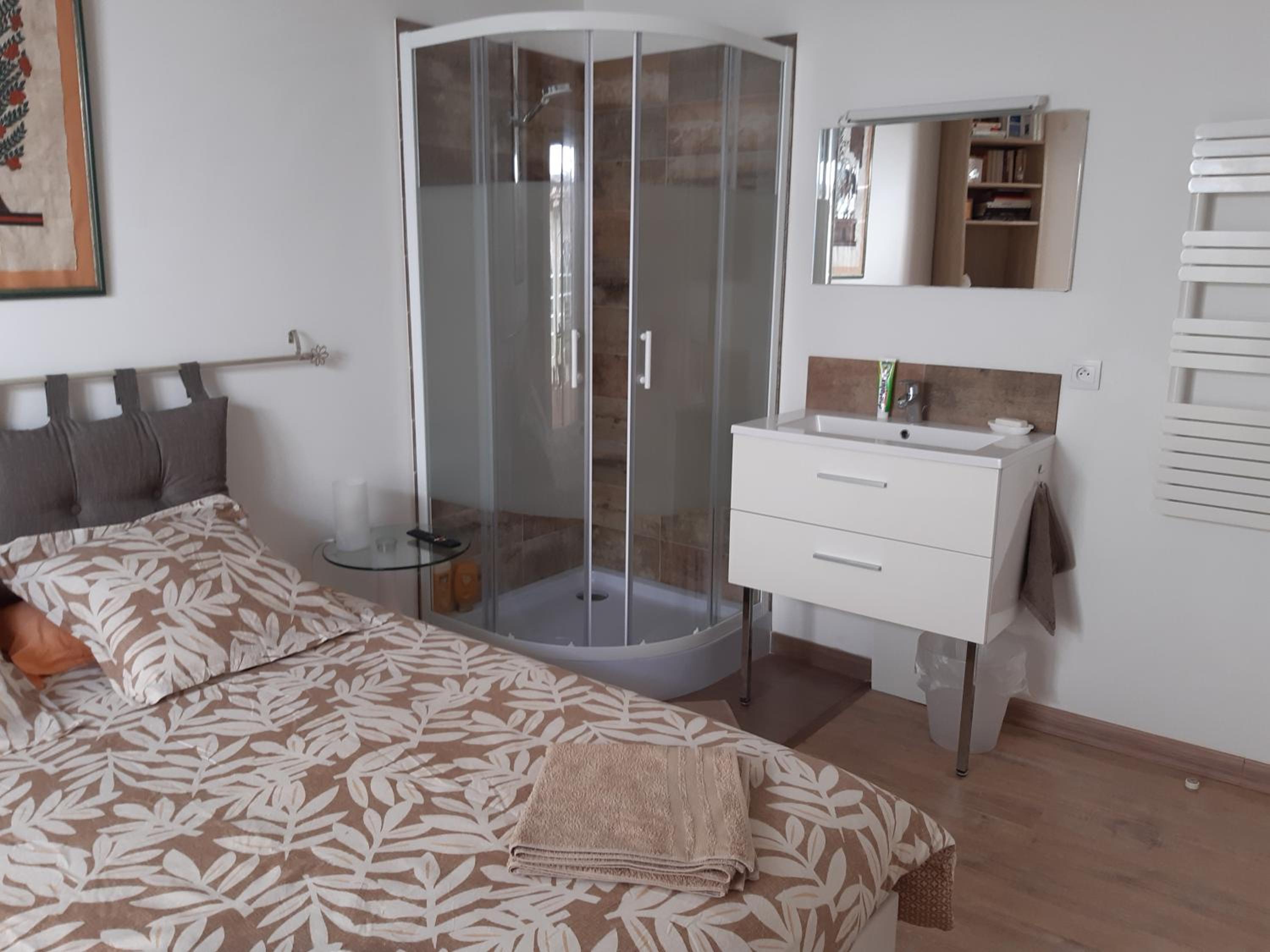 Standard Twin Room - Photo 31