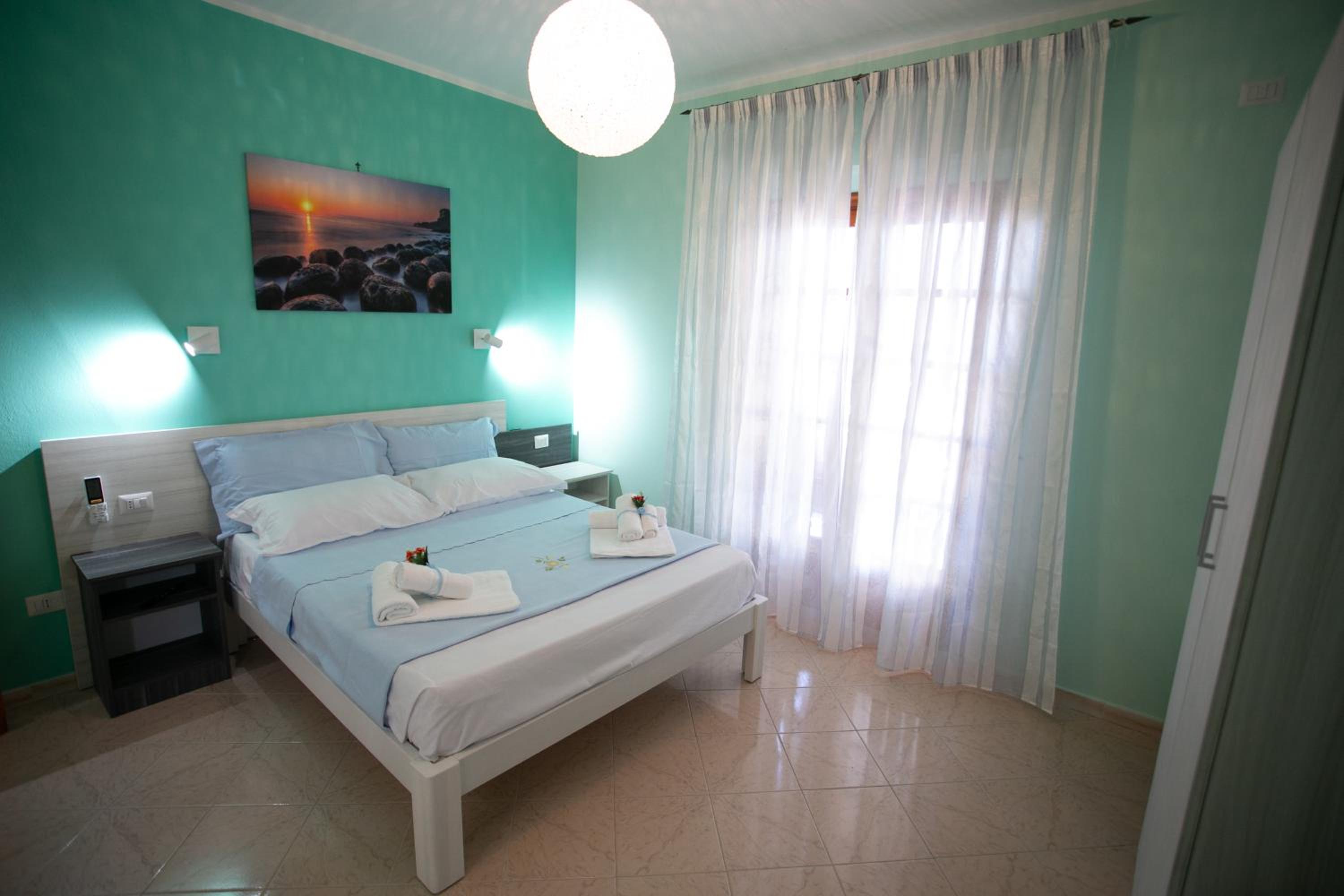 Deluxe Double Room with Balcony and Sea View